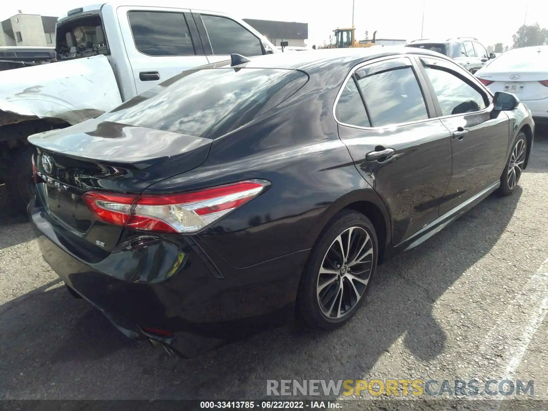 4 Photograph of a damaged car 4T1G11AK9LU354125 TOYOTA CAMRY 2020