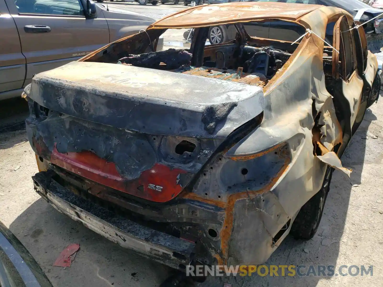 10 Photograph of a damaged car 4T1G11AK9LU357008 TOYOTA CAMRY 2020