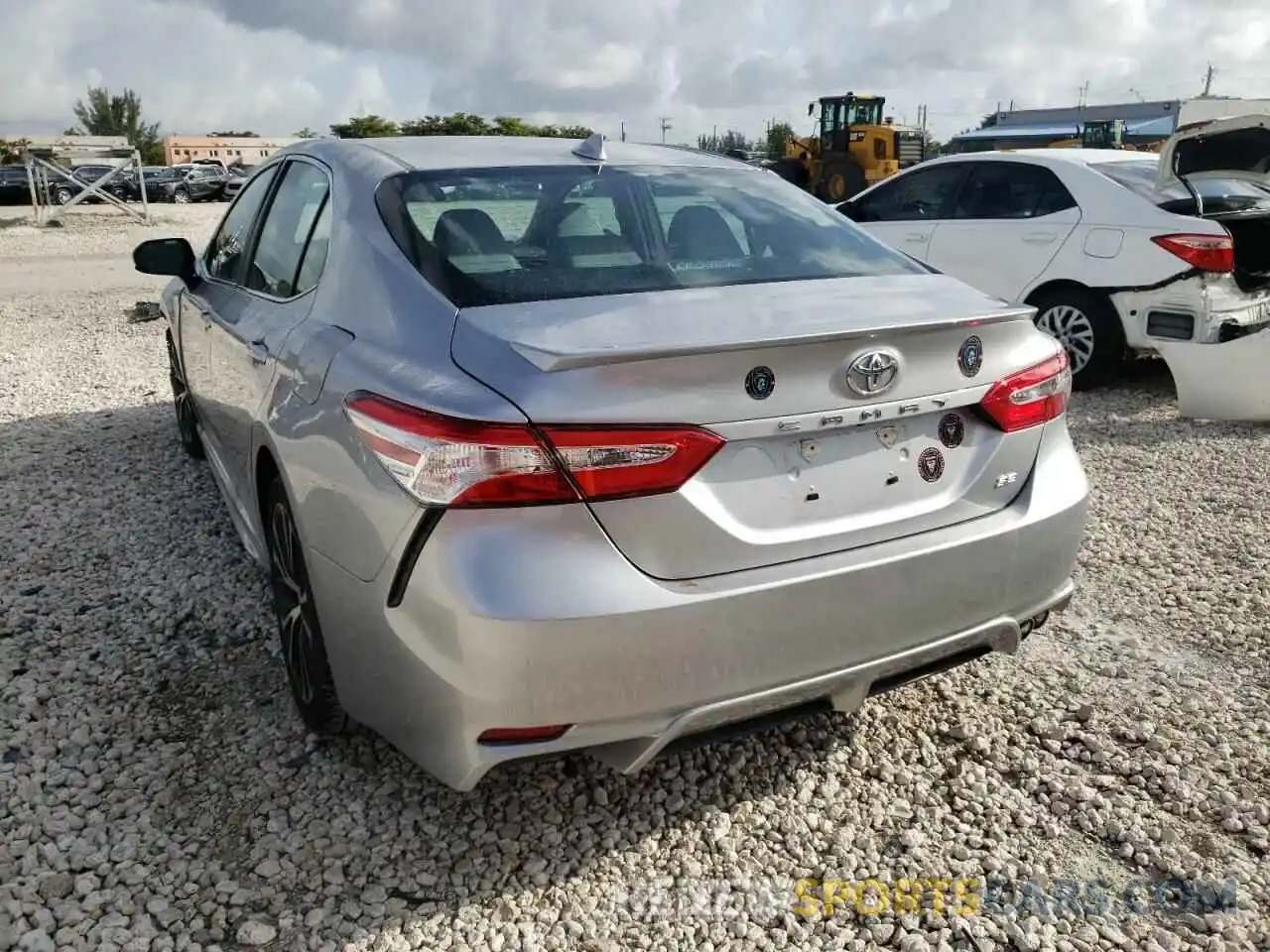 3 Photograph of a damaged car 4T1G11AK9LU503035 TOYOTA CAMRY 2020