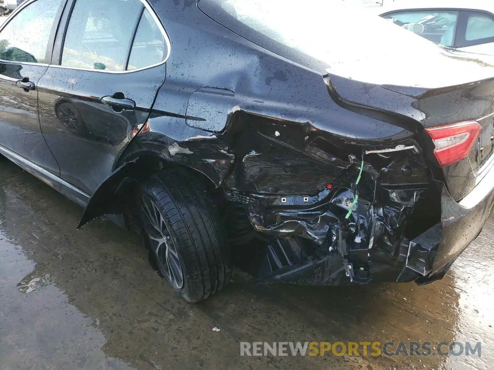 9 Photograph of a damaged car 4T1G11AK9LU890640 TOYOTA CAMRY 2020