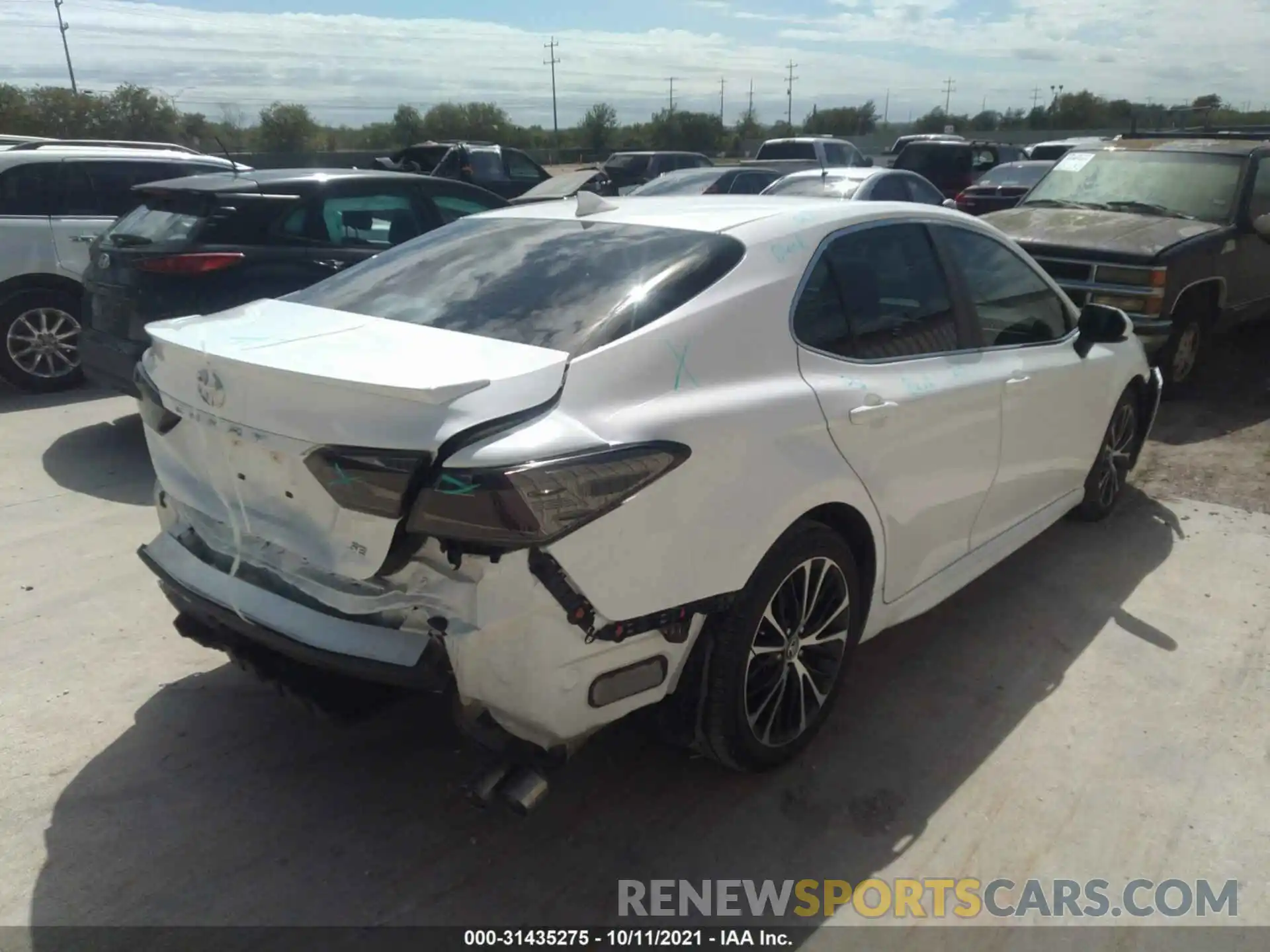 4 Photograph of a damaged car 4T1G11AK9LU912135 TOYOTA CAMRY 2020