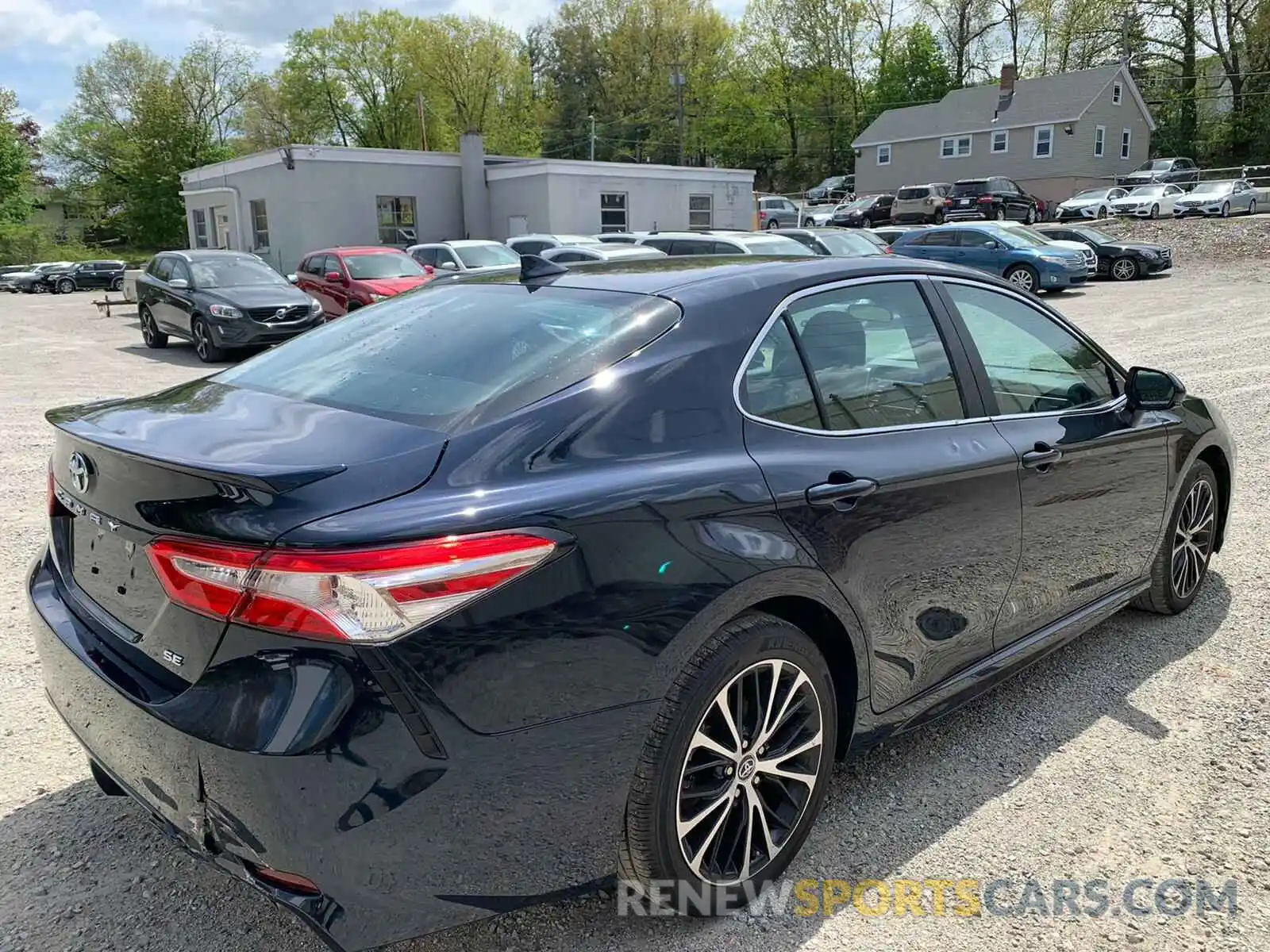 4 Photograph of a damaged car 4T1G11AK9LU927380 TOYOTA CAMRY 2020