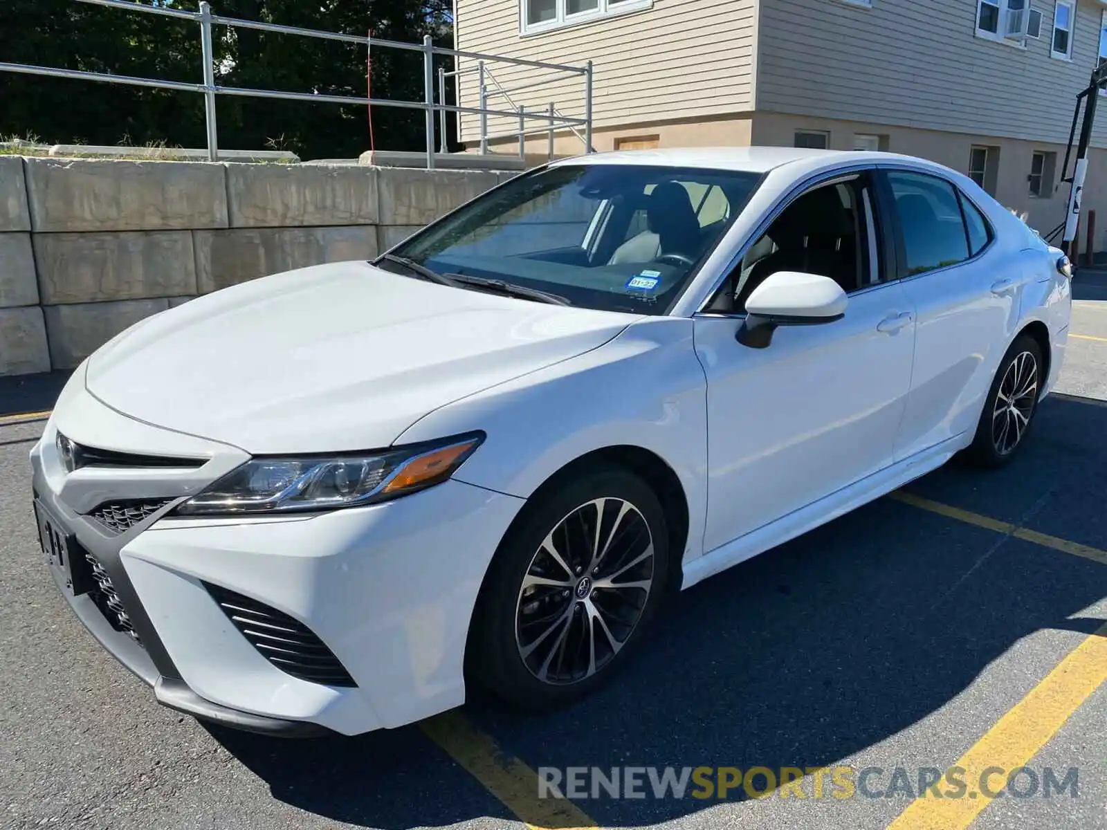 2 Photograph of a damaged car 4T1G11AK9LU927931 TOYOTA CAMRY 2020