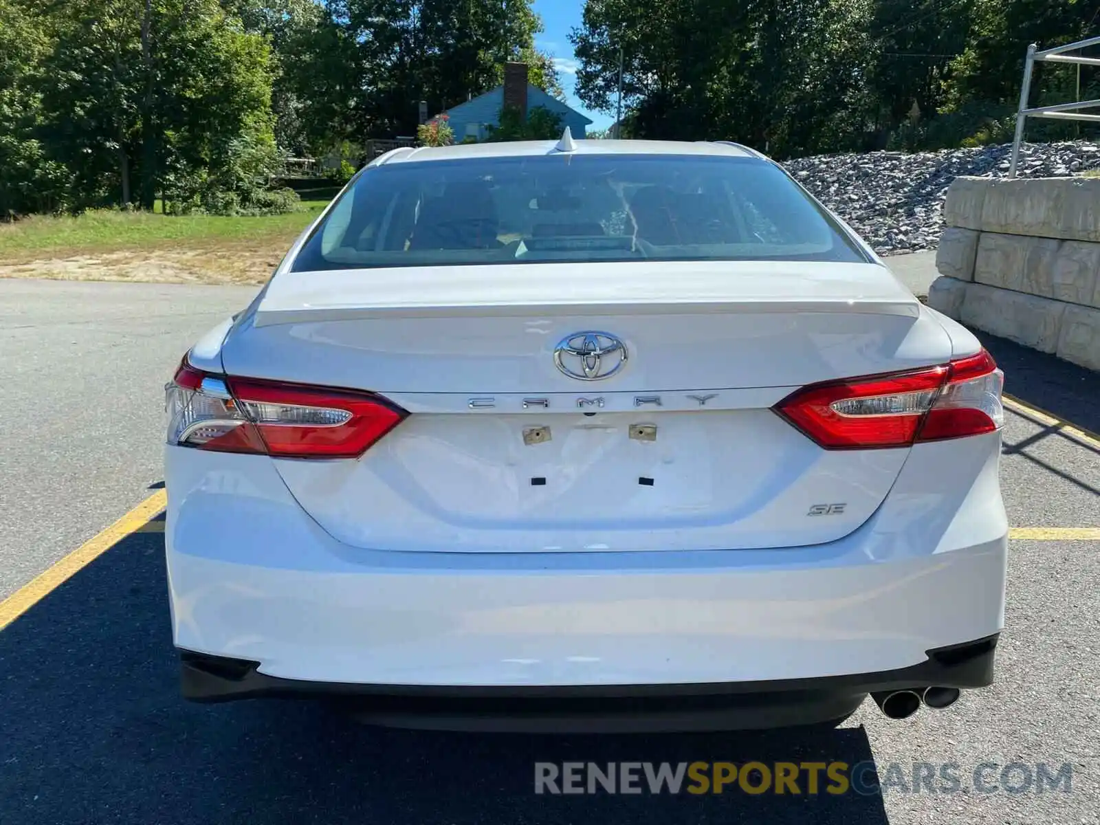 4 Photograph of a damaged car 4T1G11AK9LU927931 TOYOTA CAMRY 2020