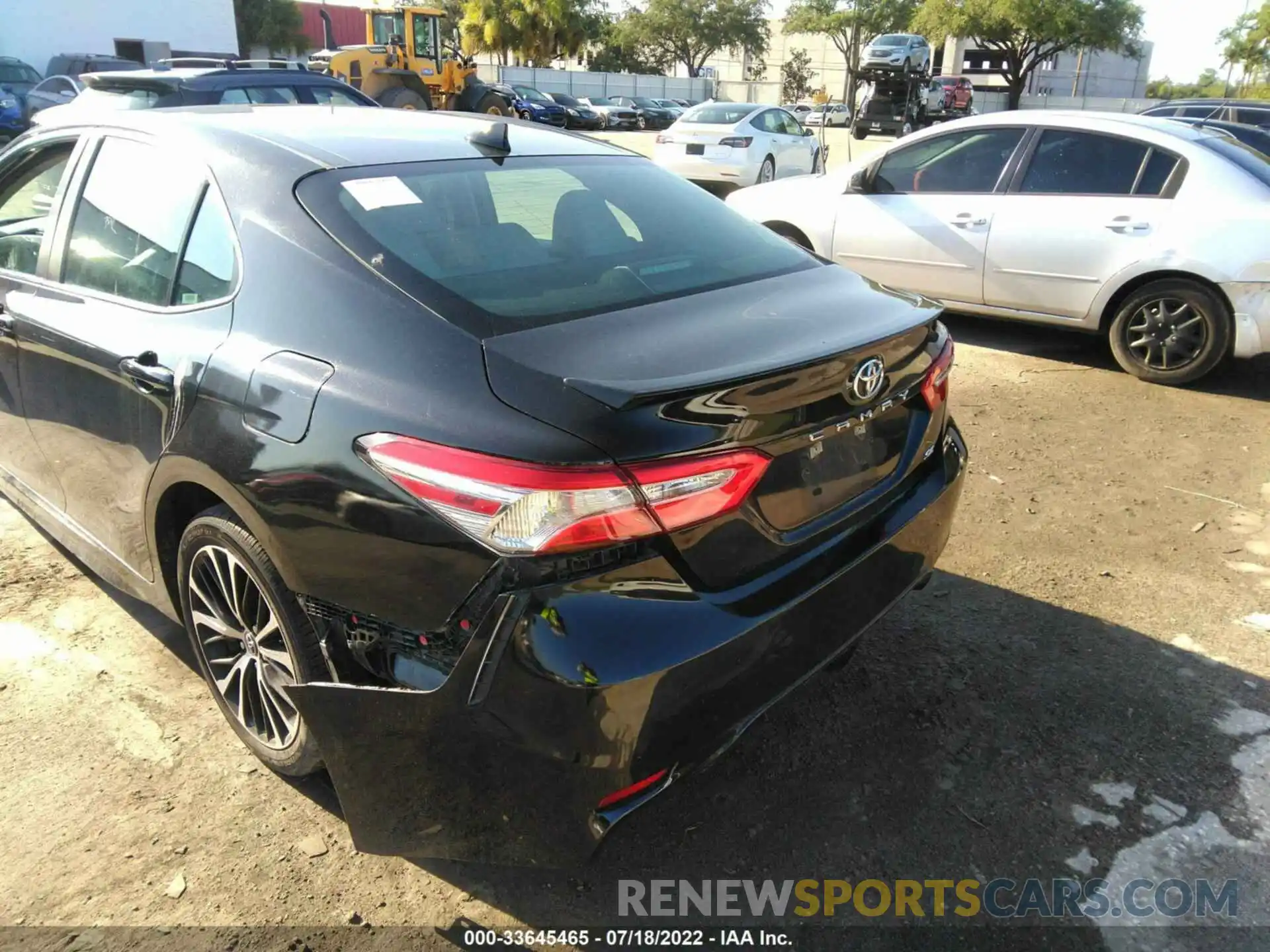 6 Photograph of a damaged car 4T1G11AK9LU930523 TOYOTA CAMRY 2020