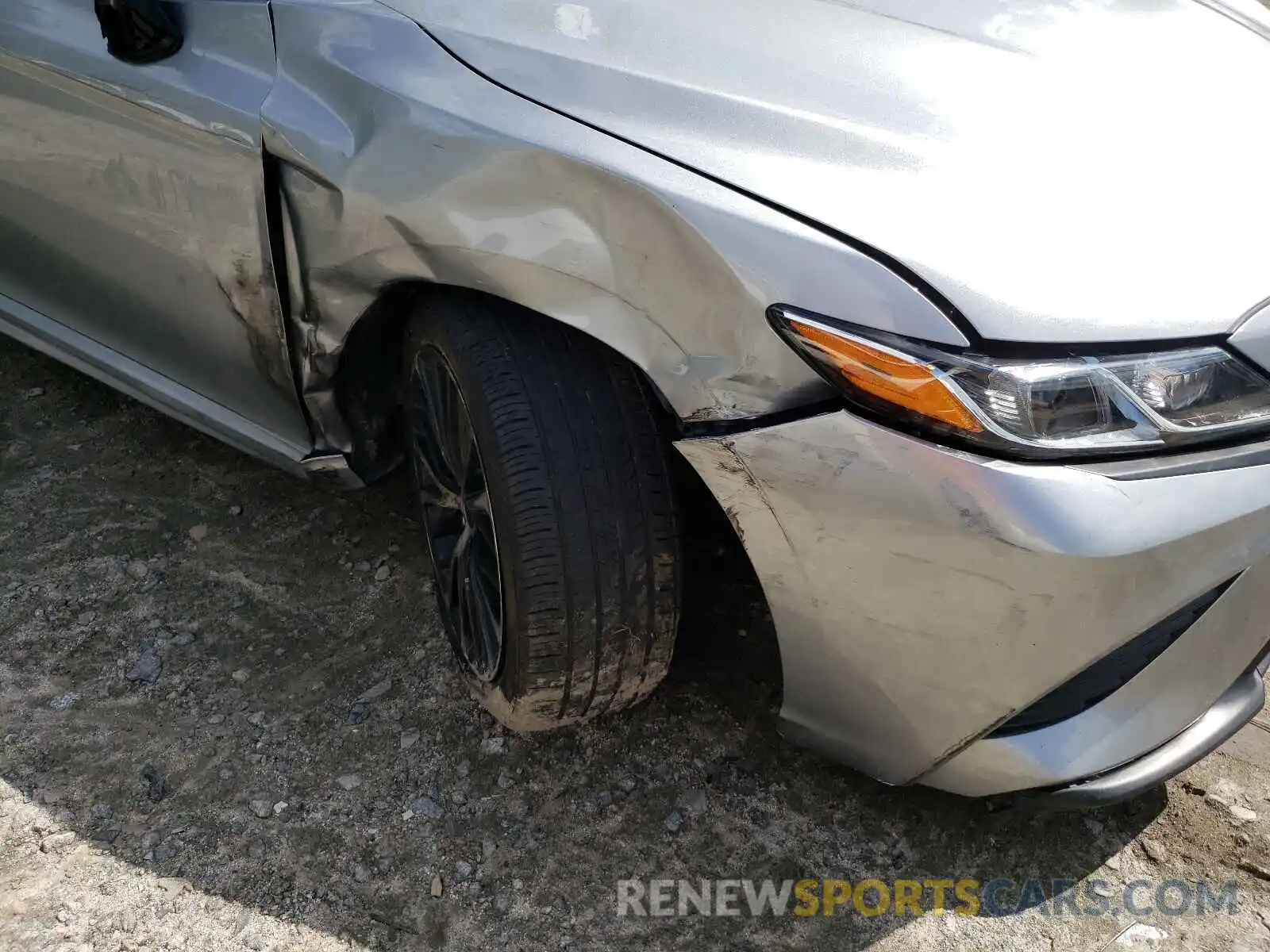 9 Photograph of a damaged car 4T1G11AK9LU943563 TOYOTA CAMRY 2020