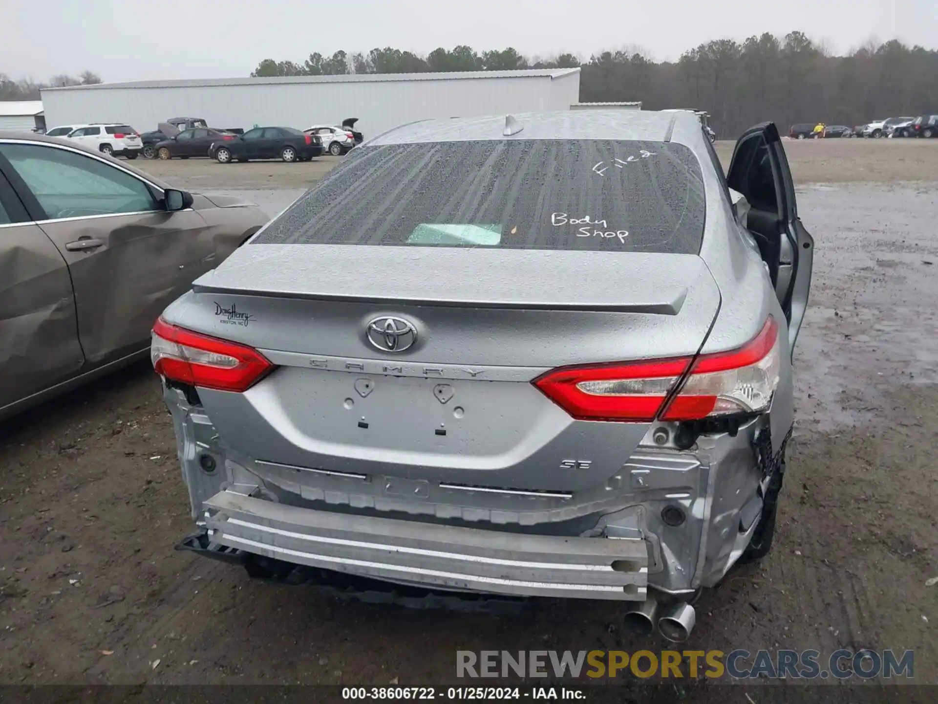 15 Photograph of a damaged car 4T1G11AK9LU944065 TOYOTA CAMRY 2020