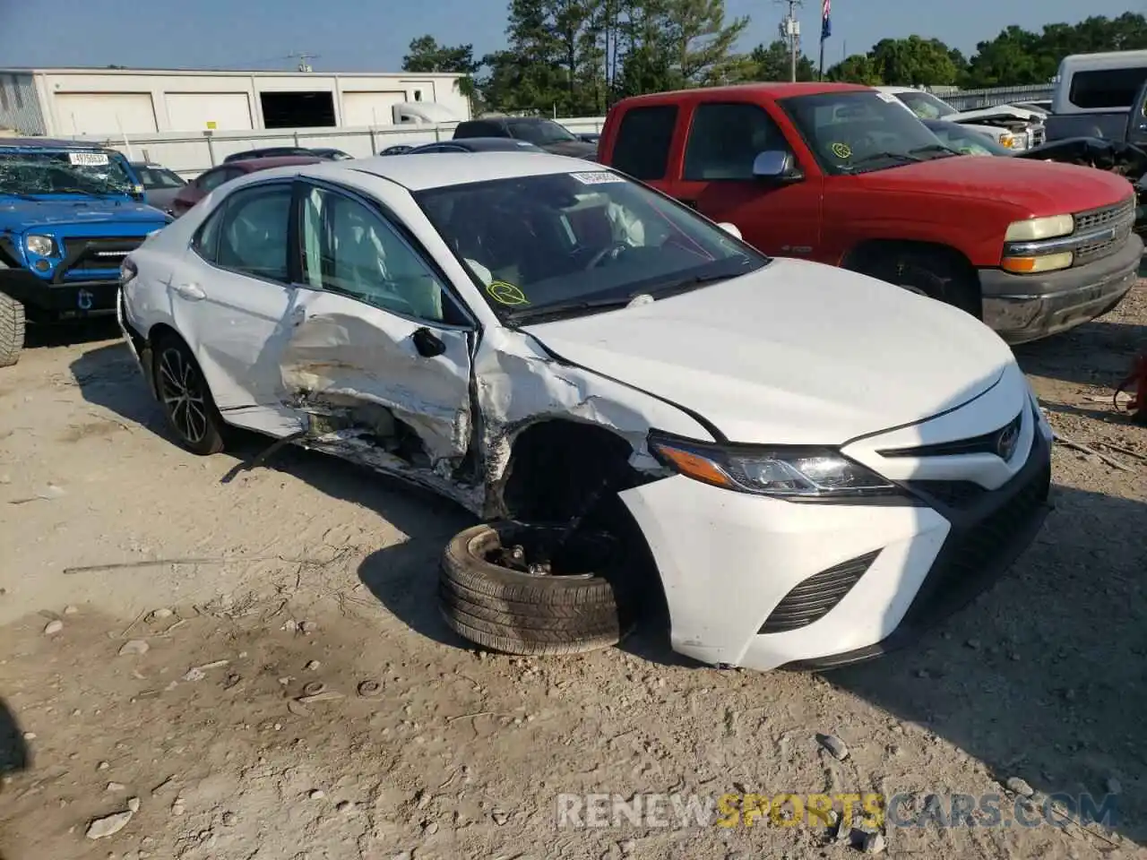 1 Photograph of a damaged car 4T1G11AK9LU952005 TOYOTA CAMRY 2020