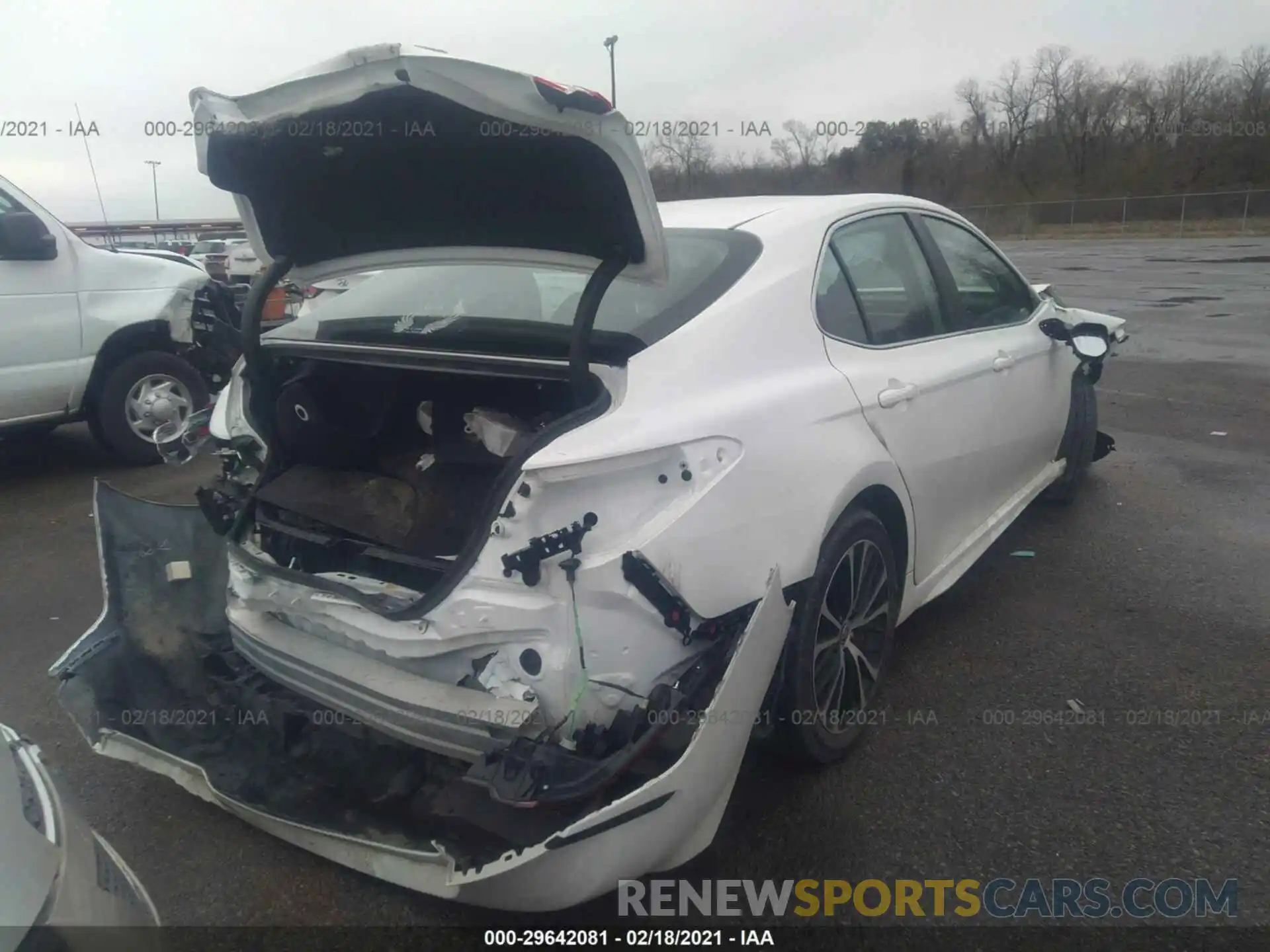 4 Photograph of a damaged car 4T1G11AK9LU964431 TOYOTA CAMRY 2020