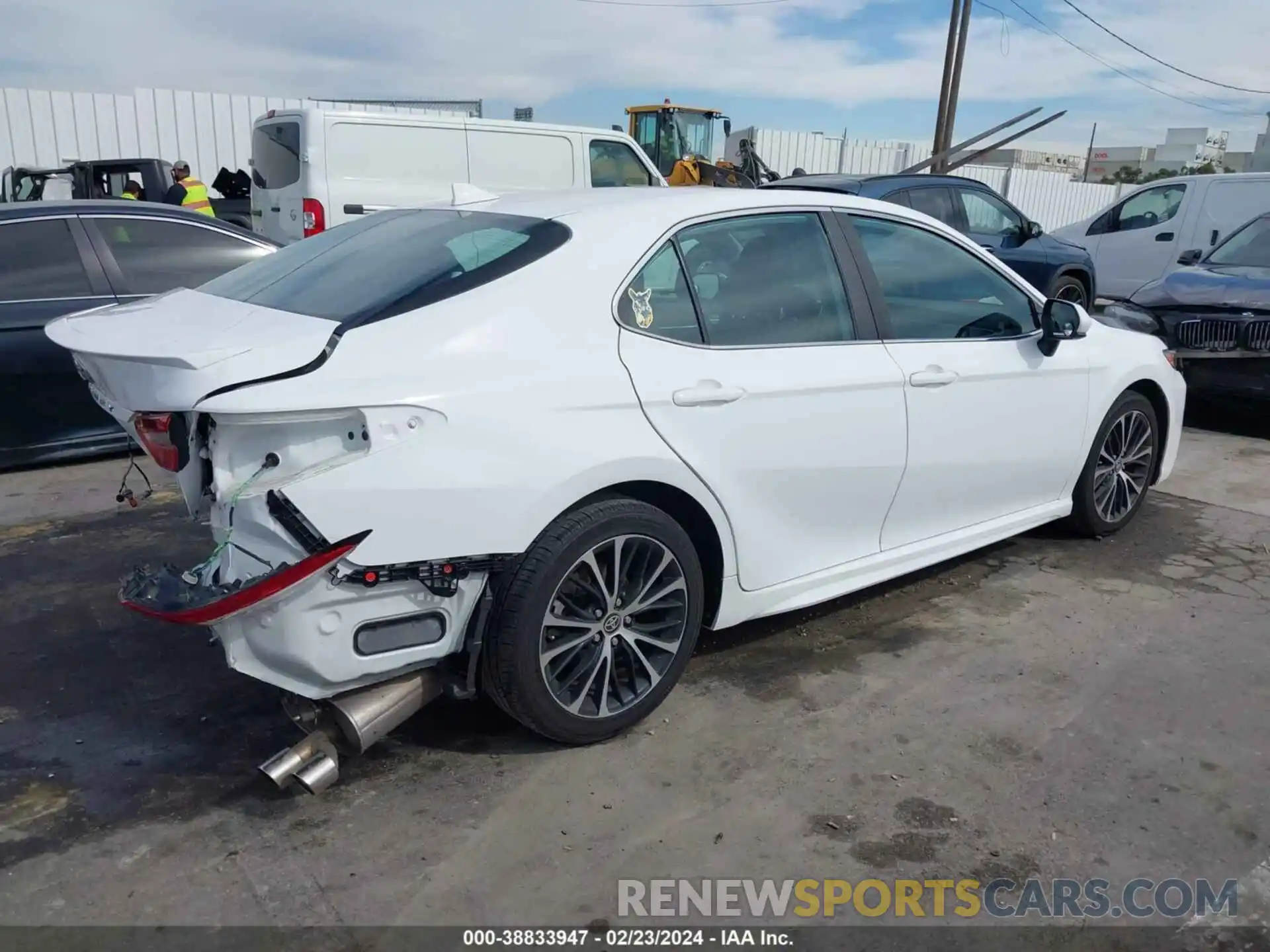 4 Photograph of a damaged car 4T1G11AK9LU976479 TOYOTA CAMRY 2020