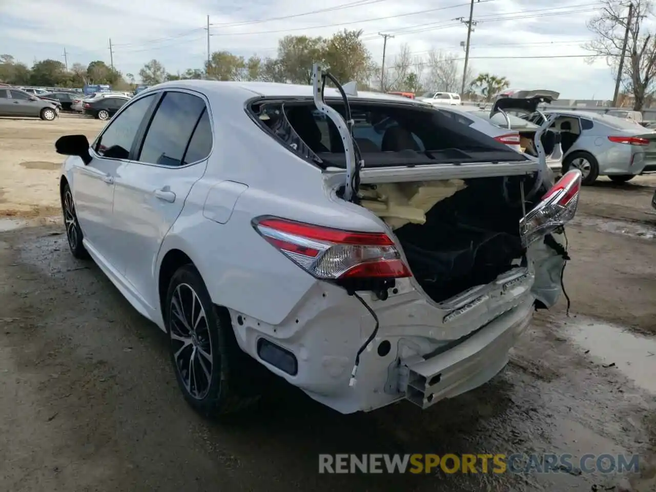 3 Photograph of a damaged car 4T1G11AK9LU977969 TOYOTA CAMRY 2020