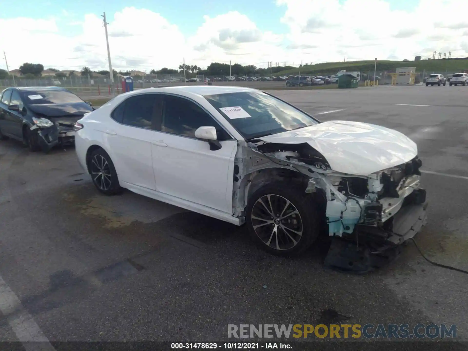 1 Photograph of a damaged car 4T1G11AK9LU981536 TOYOTA CAMRY 2020