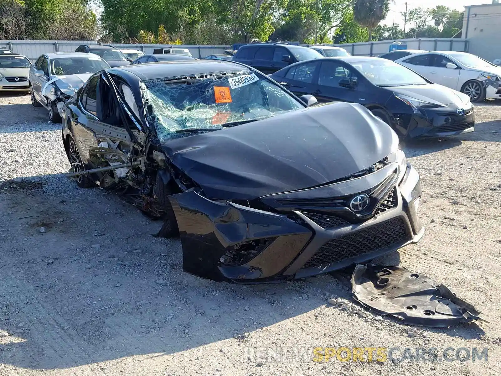 1 Photograph of a damaged car 4T1G11AKXLU304690 TOYOTA CAMRY 2020