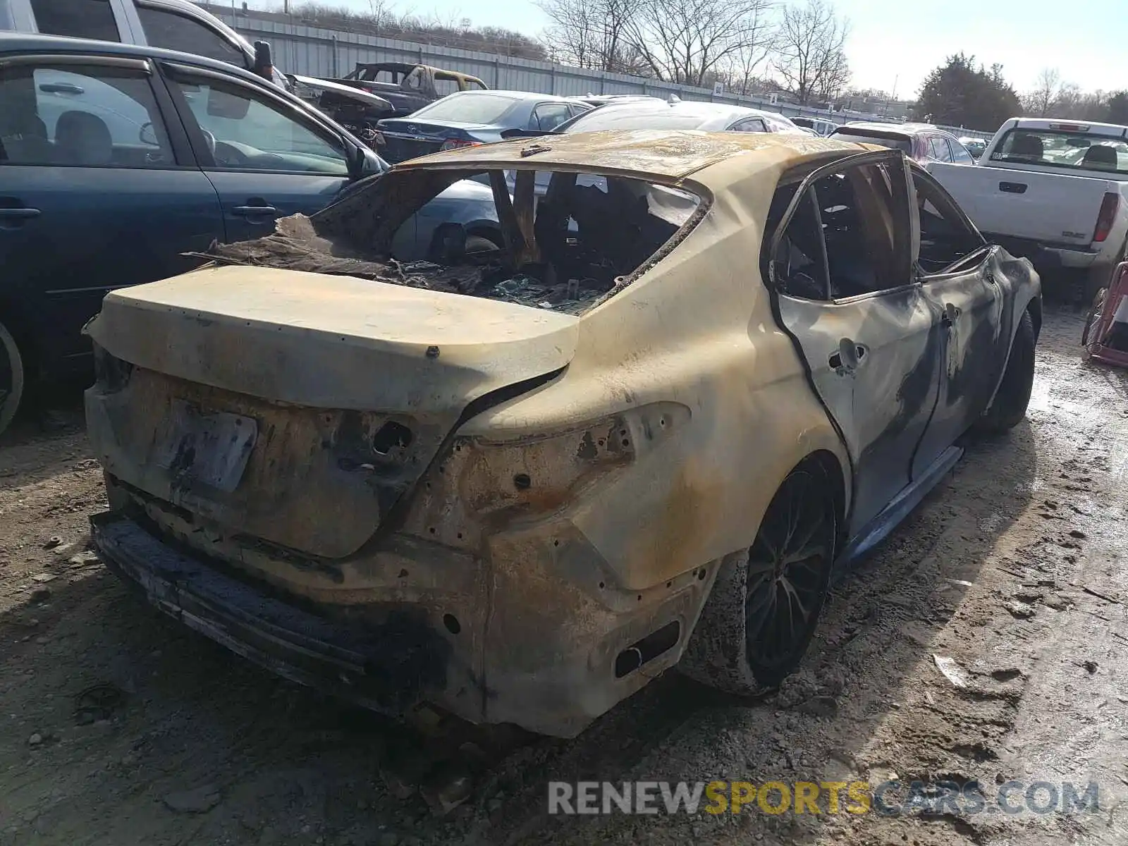 4 Photograph of a damaged car 4T1G11AKXLU321442 TOYOTA CAMRY 2020