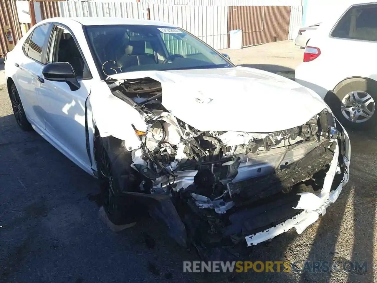 1 Photograph of a damaged car 4T1G11AKXLU323465 TOYOTA CAMRY 2020