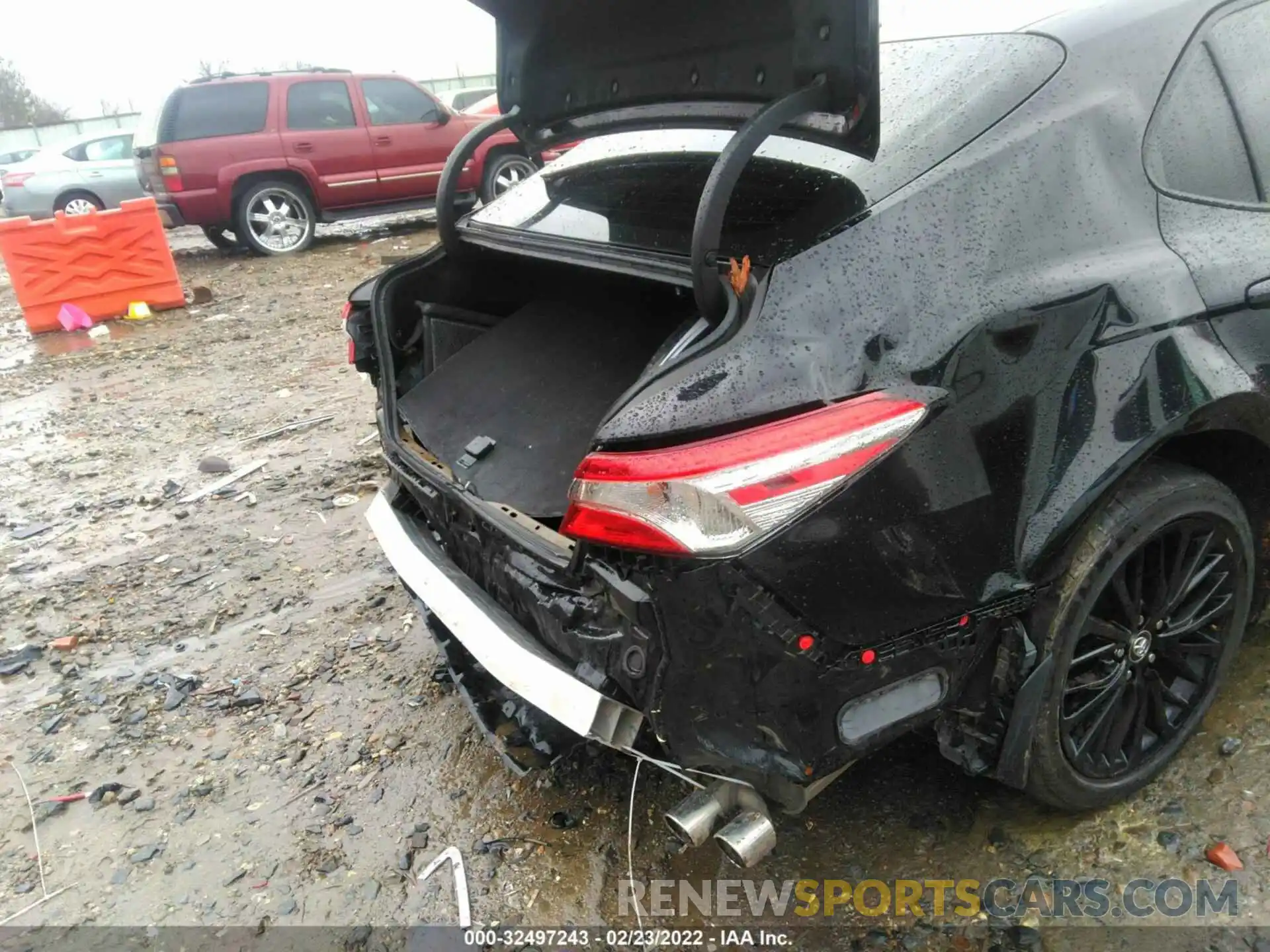 6 Photograph of a damaged car 4T1G11AKXLU326043 TOYOTA CAMRY 2020