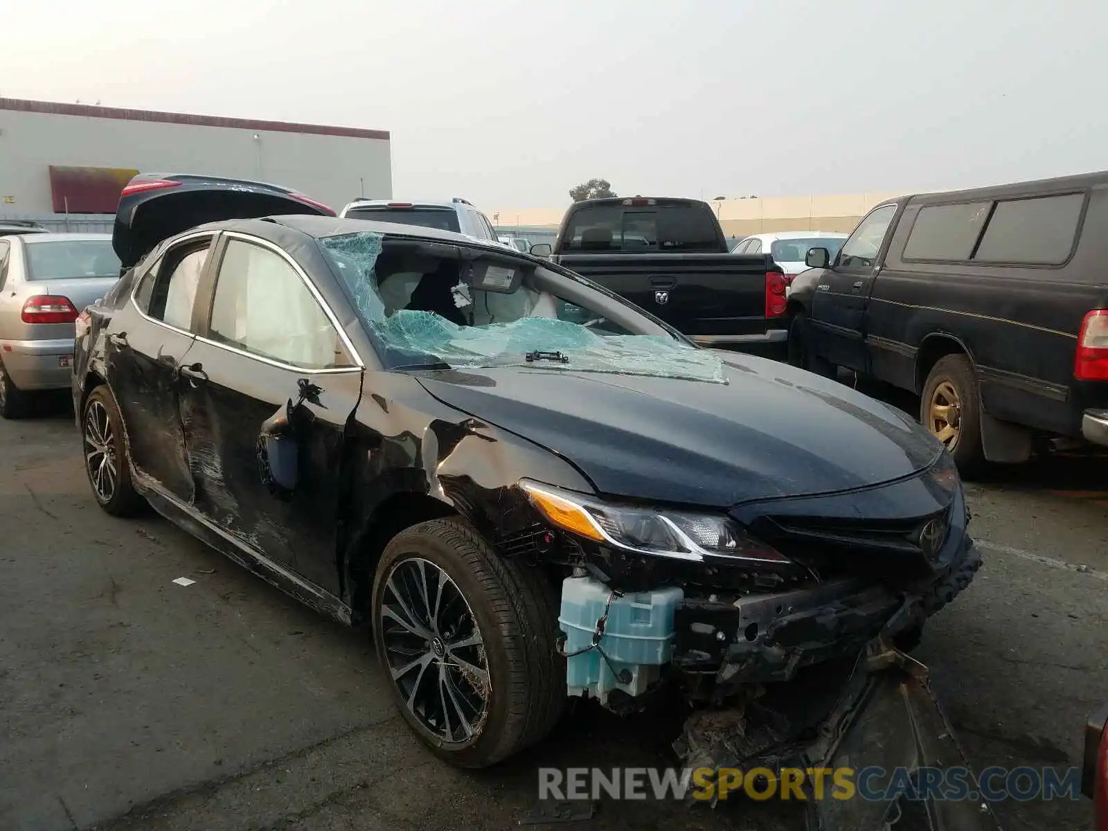 1 Photograph of a damaged car 4T1G11AKXLU328942 TOYOTA CAMRY 2020