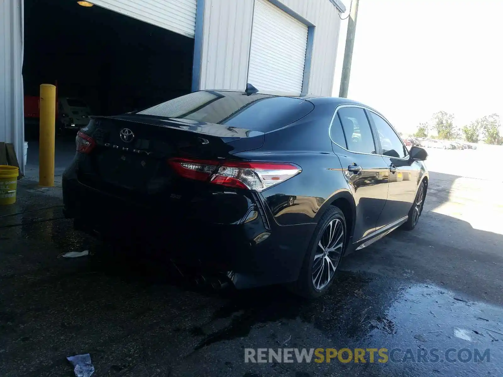 4 Photograph of a damaged car 4T1G11AKXLU331534 TOYOTA CAMRY 2020