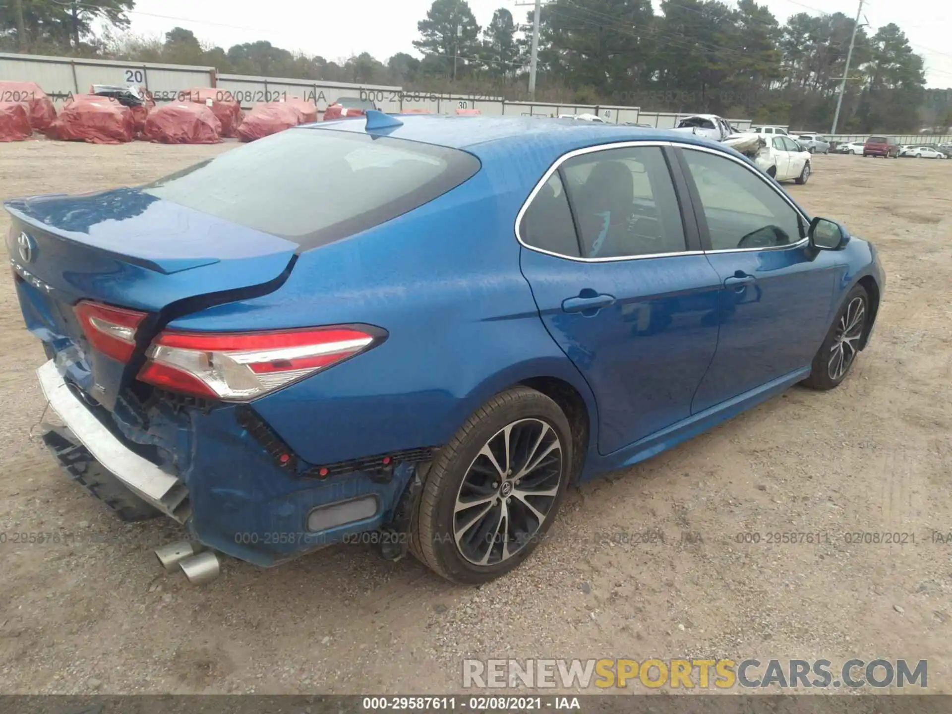 4 Photograph of a damaged car 4T1G11AKXLU333042 TOYOTA CAMRY 2020