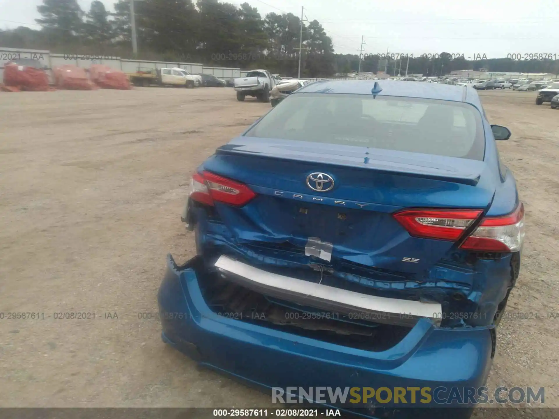 6 Photograph of a damaged car 4T1G11AKXLU333042 TOYOTA CAMRY 2020