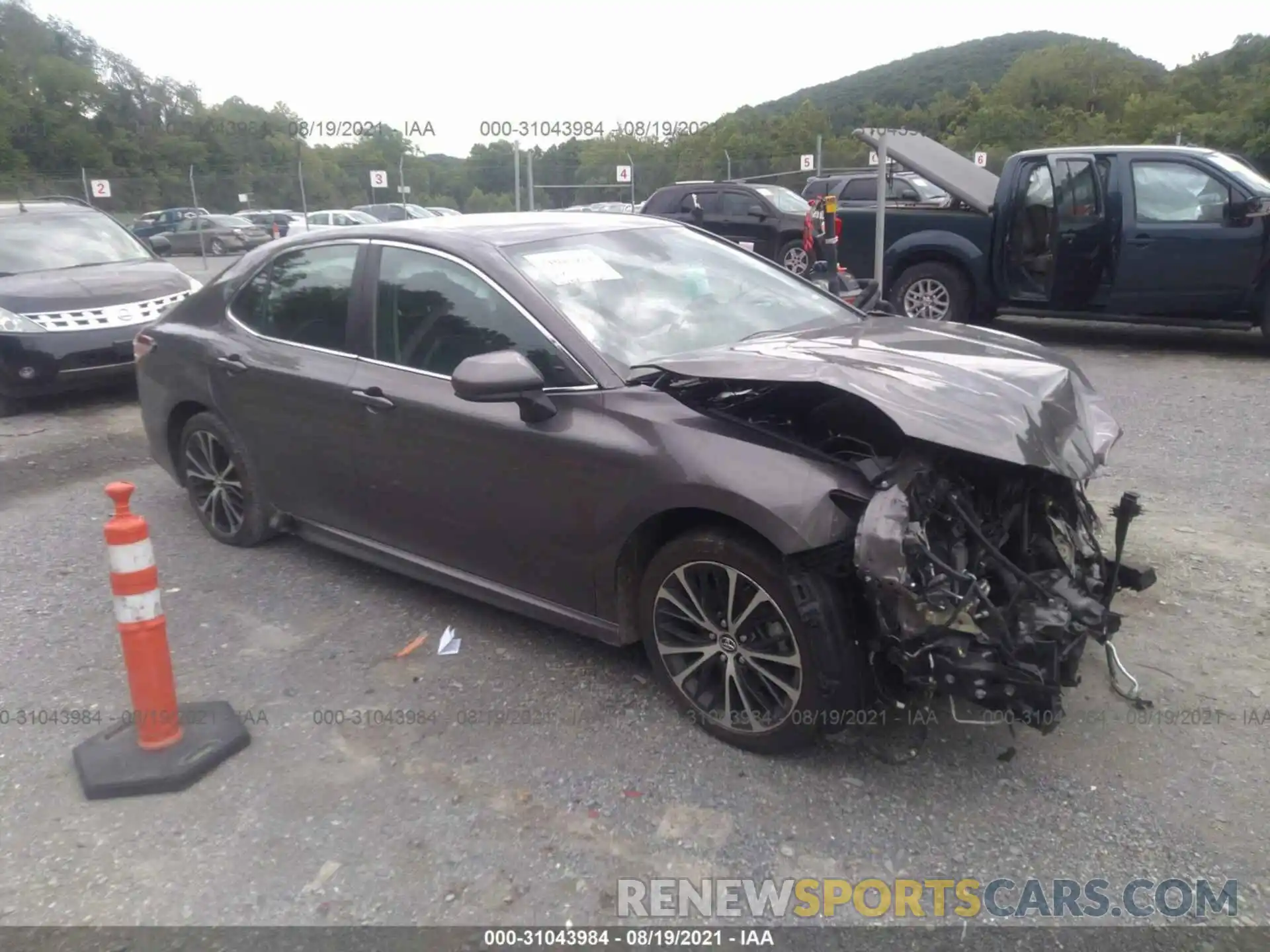 1 Photograph of a damaged car 4T1G11AKXLU333090 TOYOTA CAMRY 2020