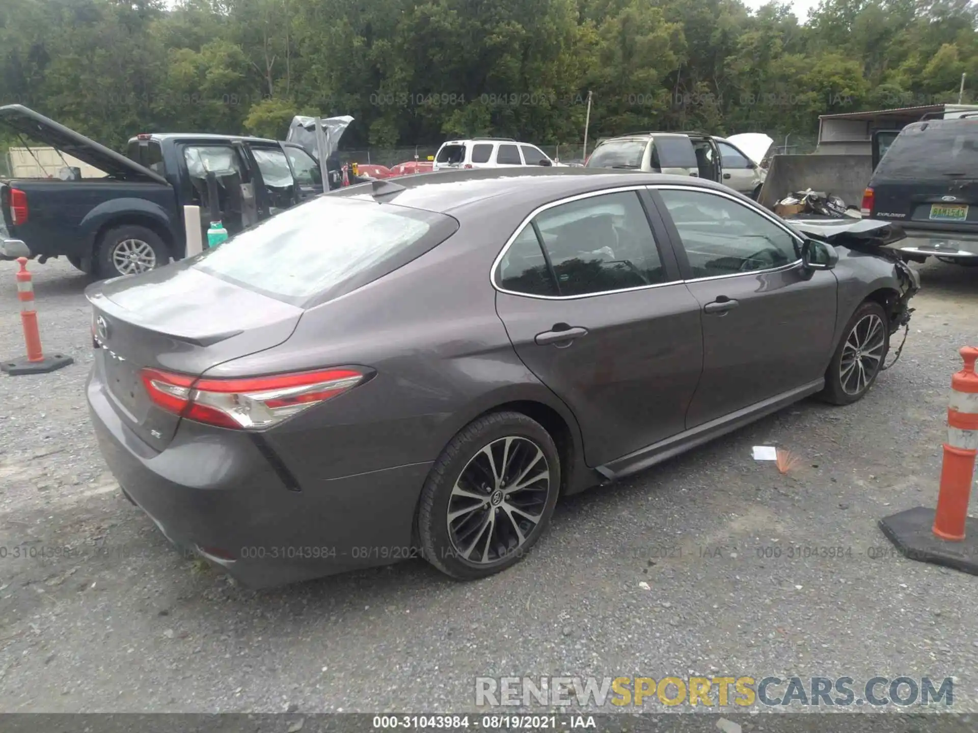 4 Photograph of a damaged car 4T1G11AKXLU333090 TOYOTA CAMRY 2020