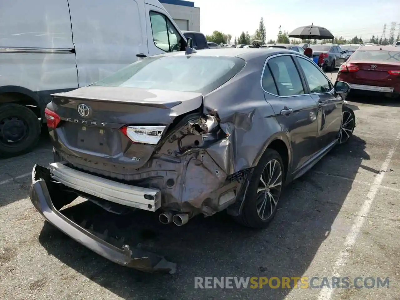 4 Photograph of a damaged car 4T1G11AKXLU333946 TOYOTA CAMRY 2020