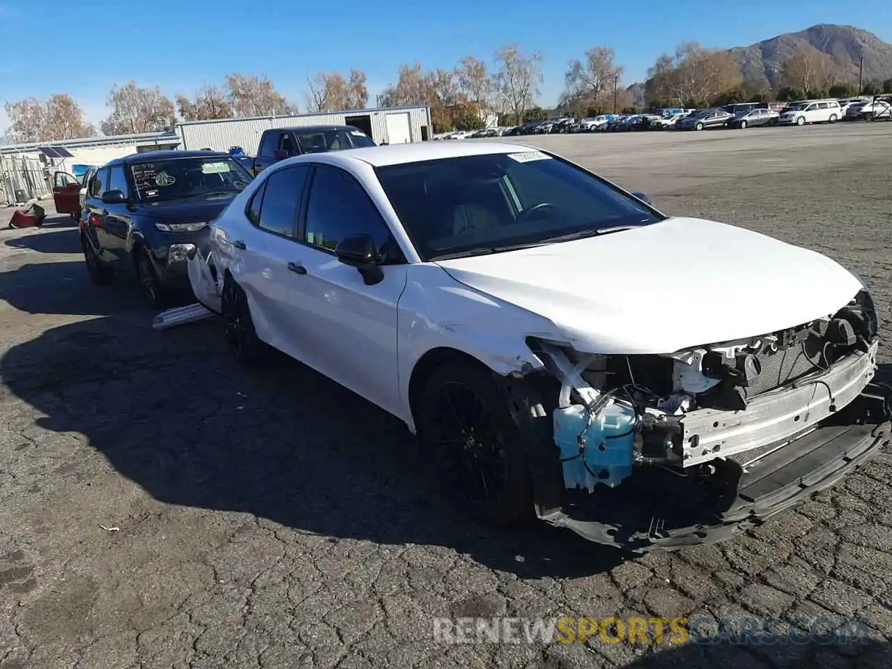 1 Photograph of a damaged car 4T1G11AKXLU337365 TOYOTA CAMRY 2020