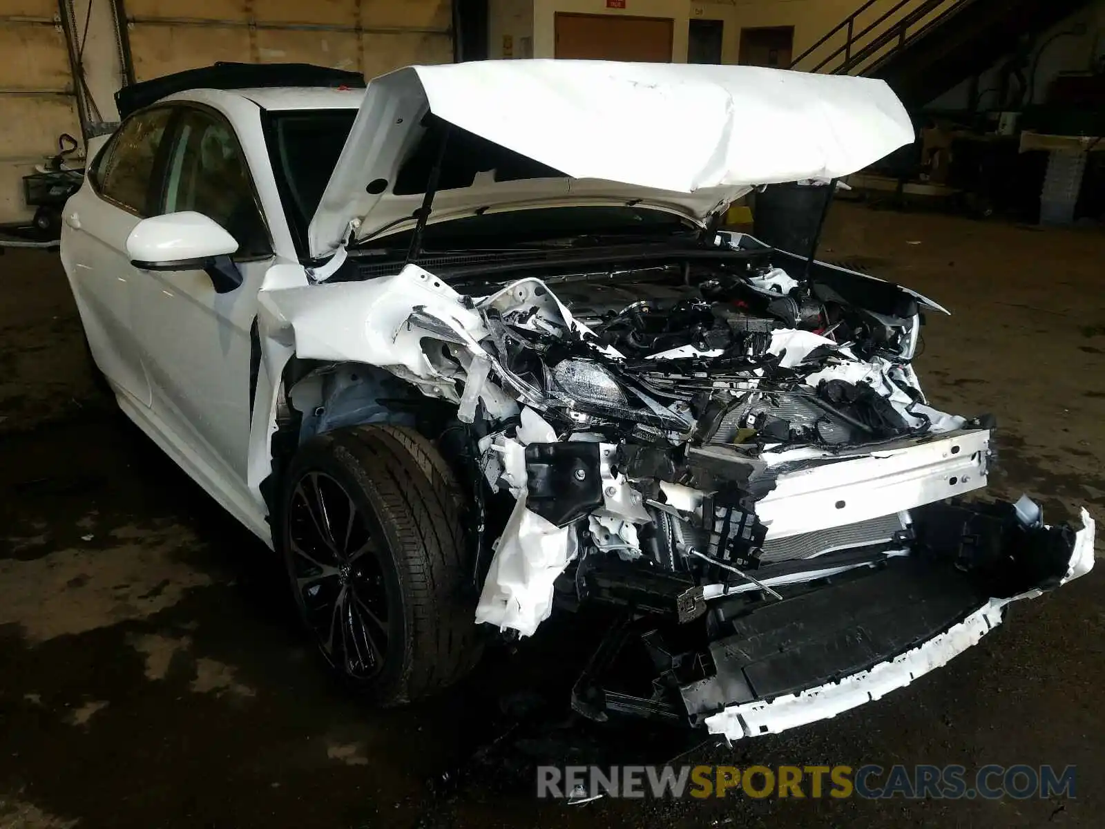 1 Photograph of a damaged car 4T1G11AKXLU337446 TOYOTA CAMRY 2020