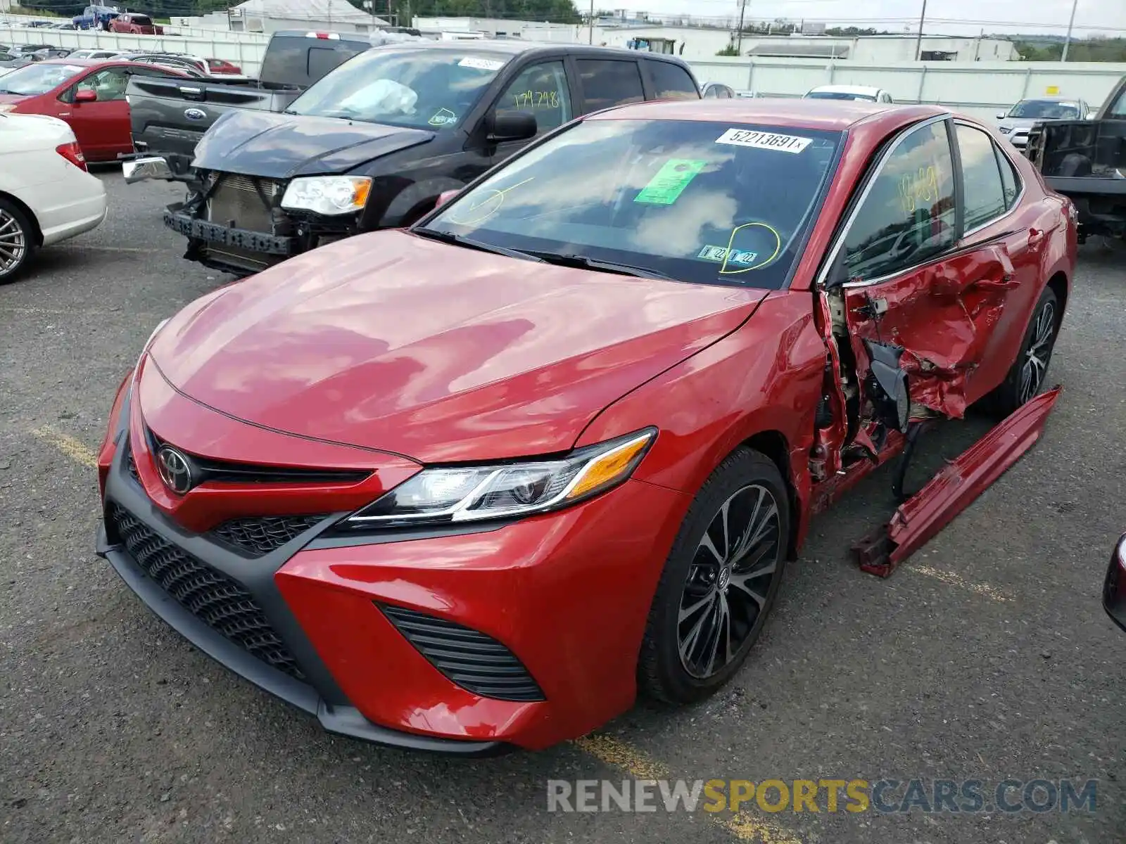 2 Photograph of a damaged car 4T1G11AKXLU338080 TOYOTA CAMRY 2020