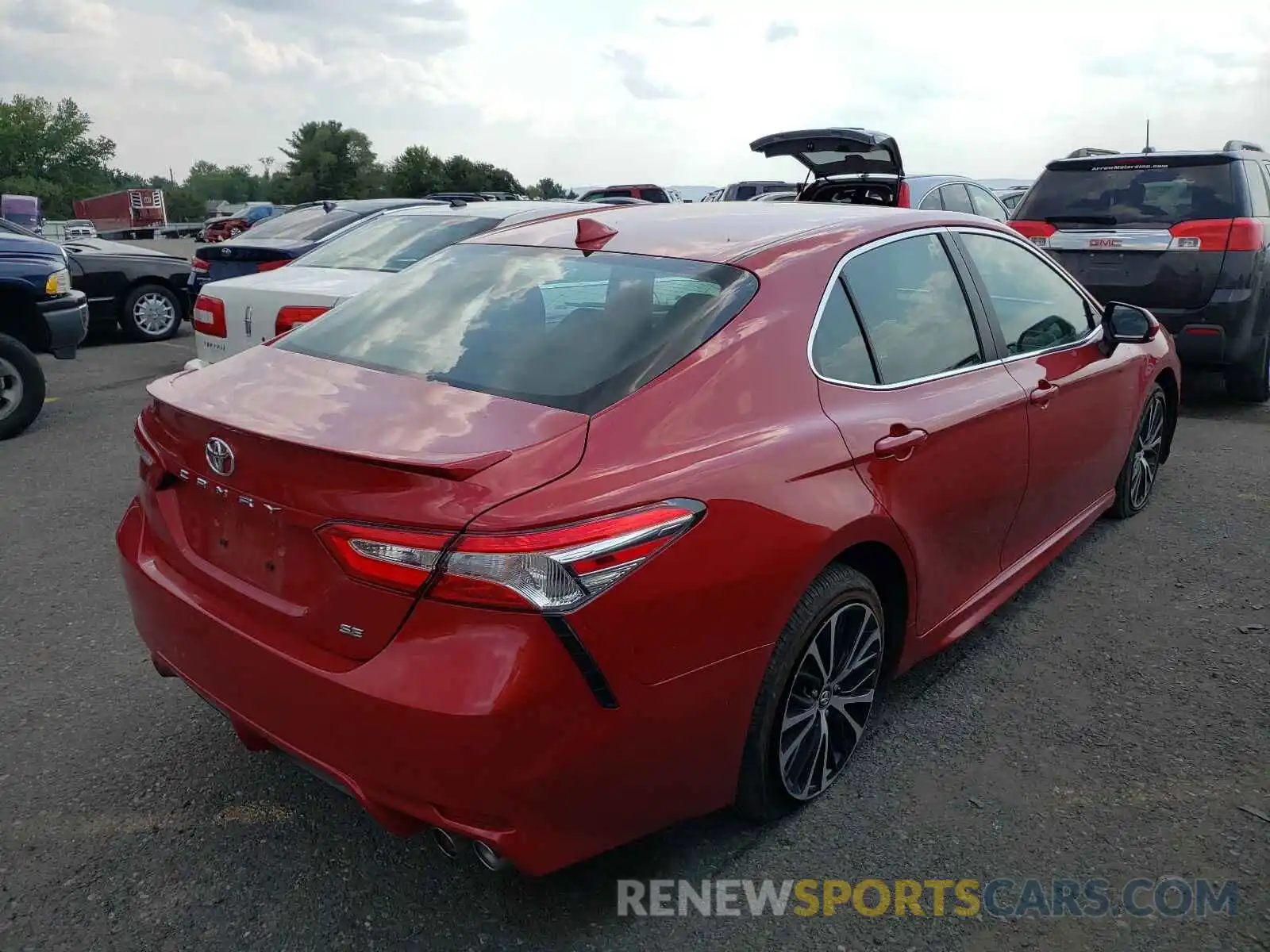 4 Photograph of a damaged car 4T1G11AKXLU338080 TOYOTA CAMRY 2020