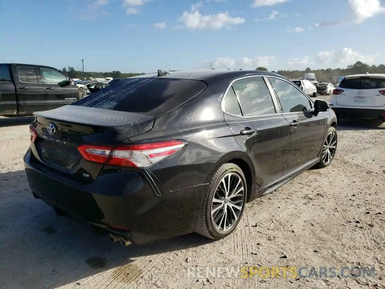 4 Photograph of a damaged car 4T1G11AKXLU340220 TOYOTA CAMRY 2020