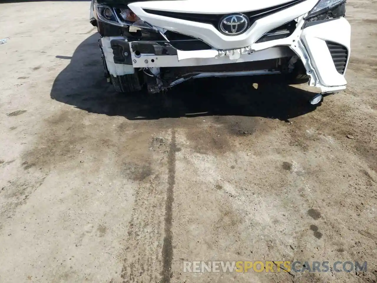 9 Photograph of a damaged car 4T1G11AKXLU341299 TOYOTA CAMRY 2020