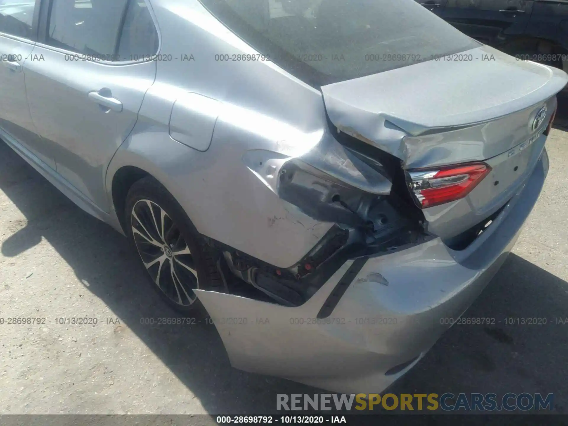 6 Photograph of a damaged car 4T1G11AKXLU343425 TOYOTA CAMRY 2020