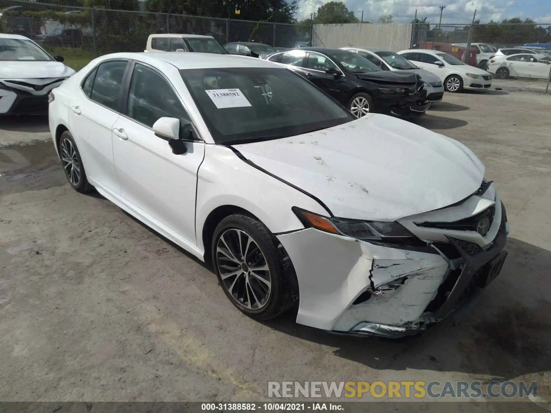 1 Photograph of a damaged car 4T1G11AKXLU344414 TOYOTA CAMRY 2020