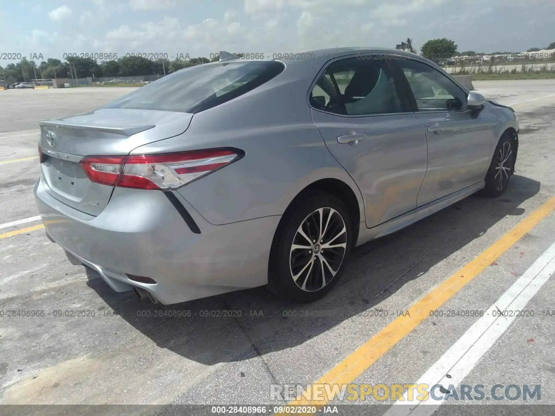 4 Photograph of a damaged car 4T1G11AKXLU344879 TOYOTA CAMRY 2020