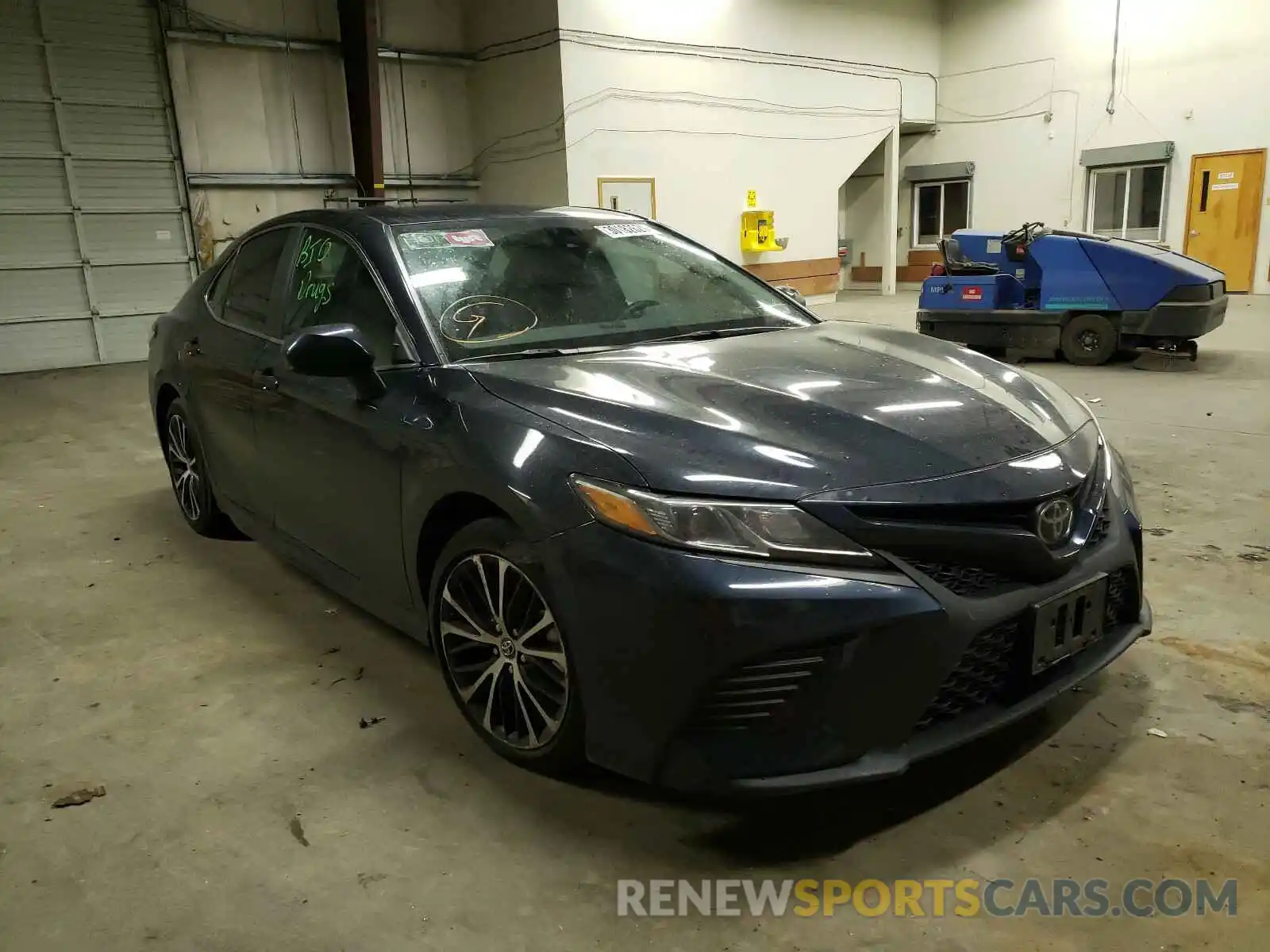 1 Photograph of a damaged car 4T1G11AKXLU344994 TOYOTA CAMRY 2020