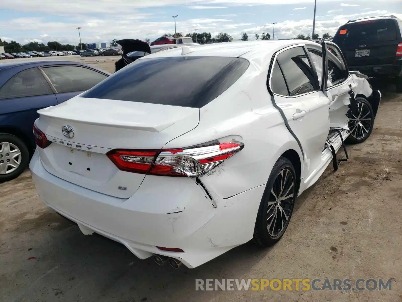 4 Photograph of a damaged car 4T1G11AKXLU350794 TOYOTA CAMRY 2020