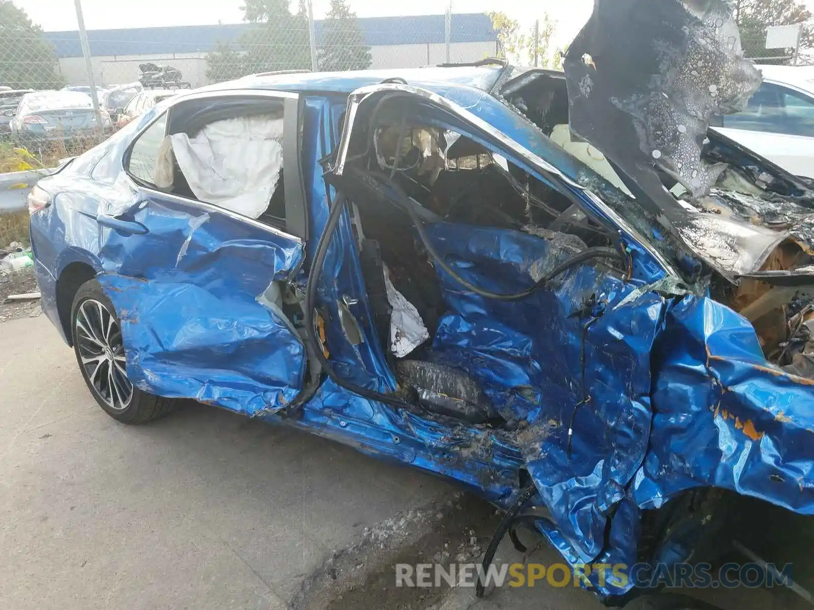 10 Photograph of a damaged car 4T1G11AKXLU351721 TOYOTA CAMRY 2020