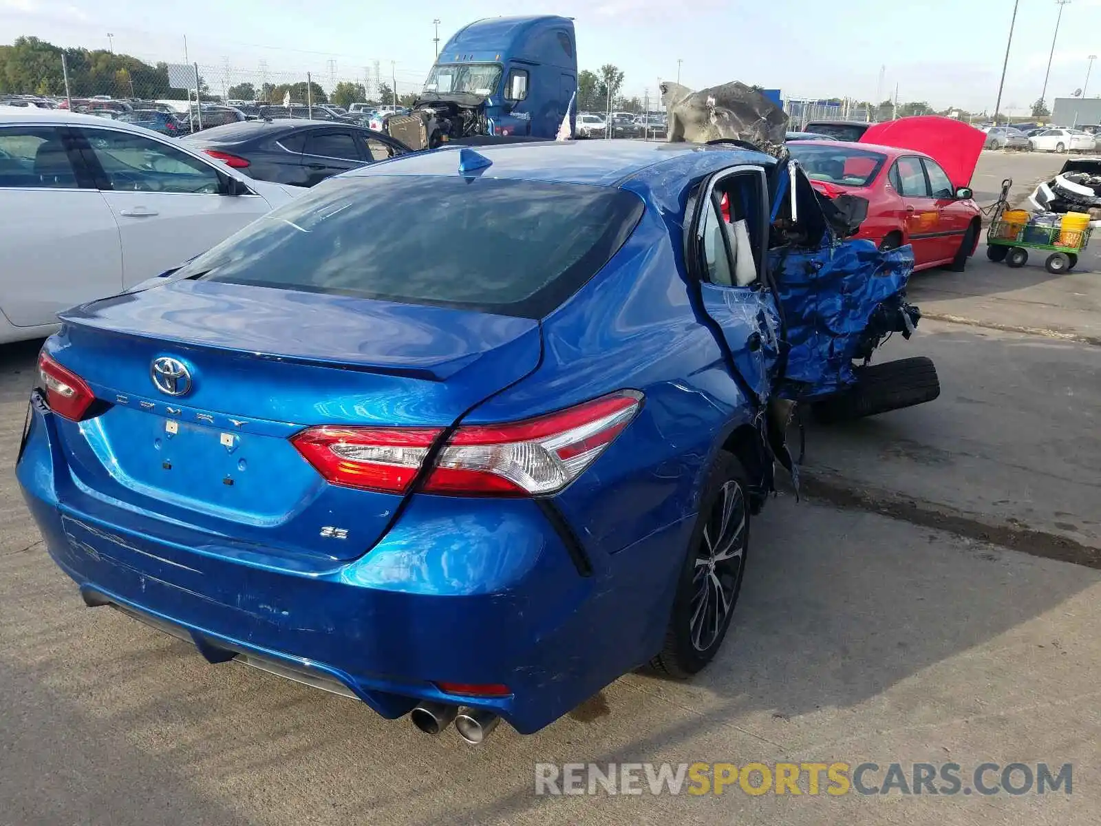 4 Photograph of a damaged car 4T1G11AKXLU351721 TOYOTA CAMRY 2020