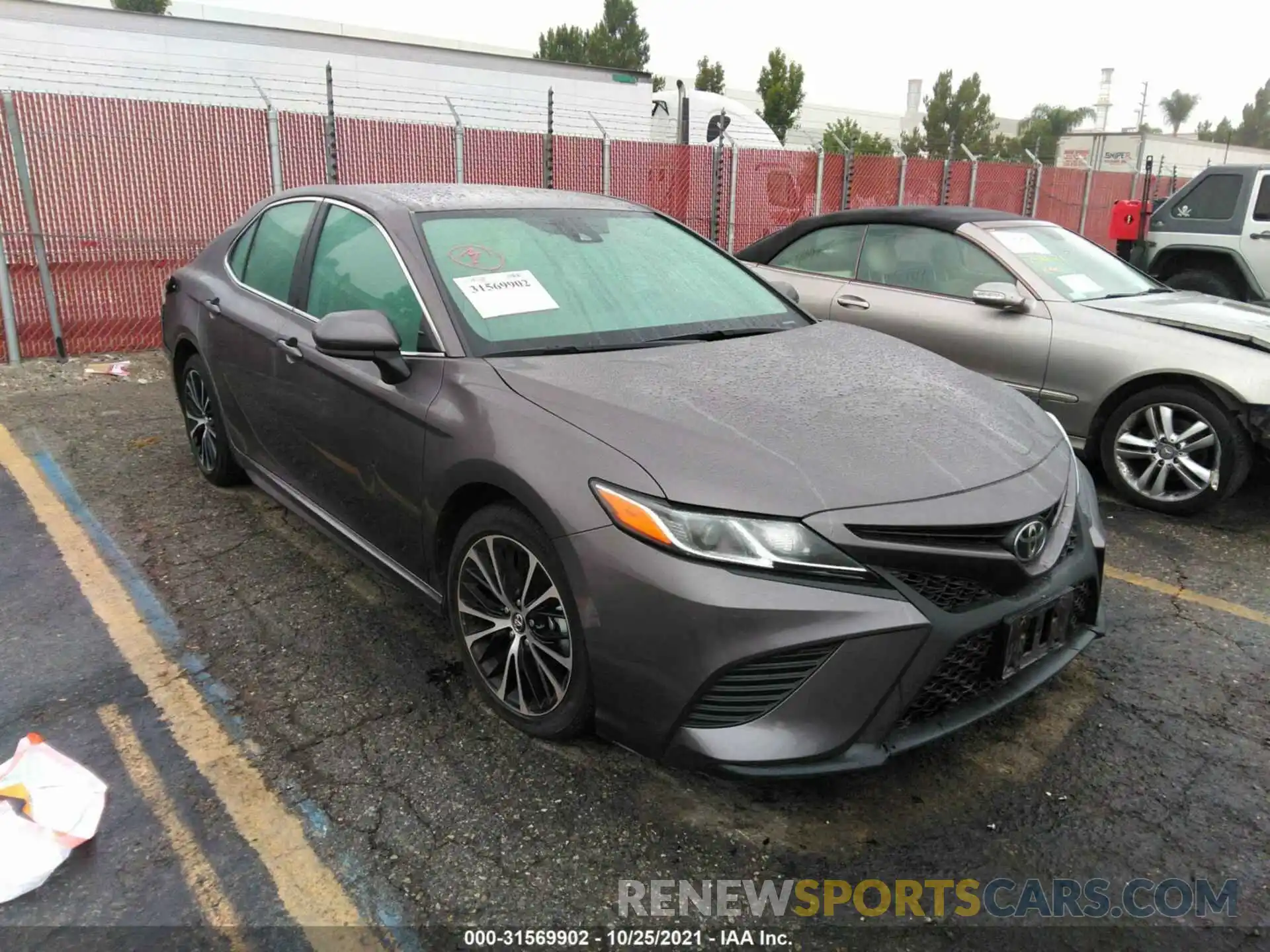 1 Photograph of a damaged car 4T1G11AKXLU352030 TOYOTA CAMRY 2020