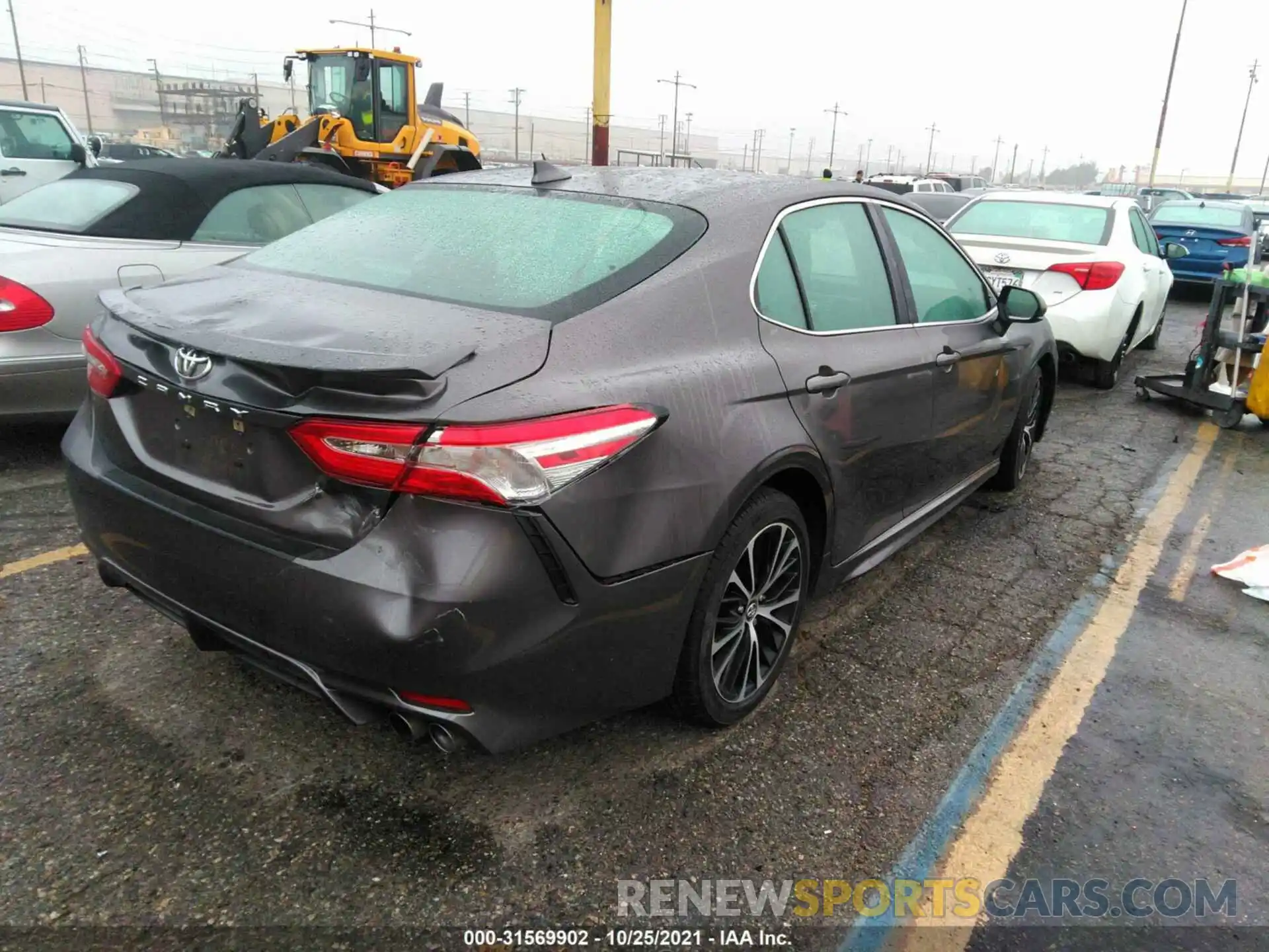 4 Photograph of a damaged car 4T1G11AKXLU352030 TOYOTA CAMRY 2020