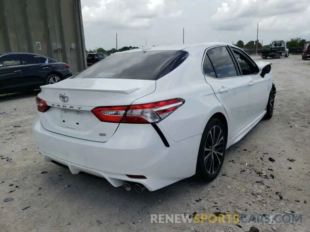 4 Photograph of a damaged car 4T1G11AKXLU354375 TOYOTA CAMRY 2020