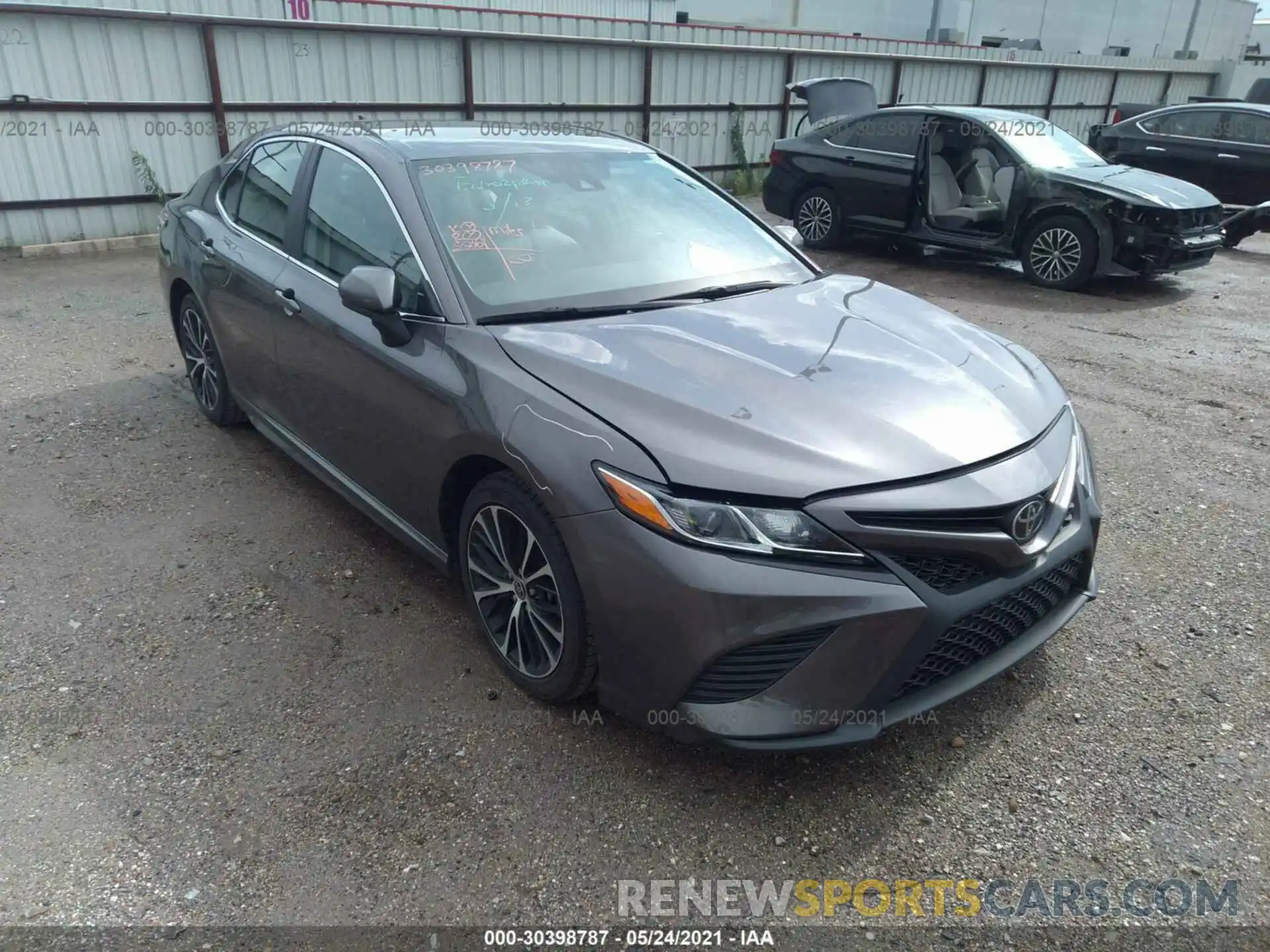 1 Photograph of a damaged car 4T1G11AKXLU358331 TOYOTA CAMRY 2020