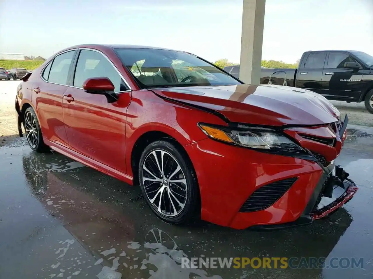 1 Photograph of a damaged car 4T1G11AKXLU359334 TOYOTA CAMRY 2020