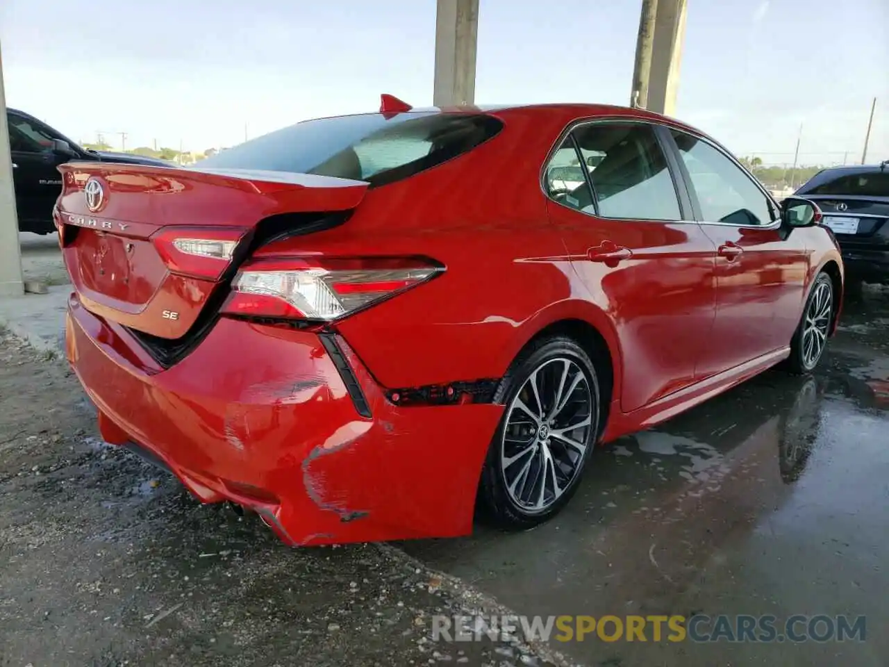 4 Photograph of a damaged car 4T1G11AKXLU359334 TOYOTA CAMRY 2020