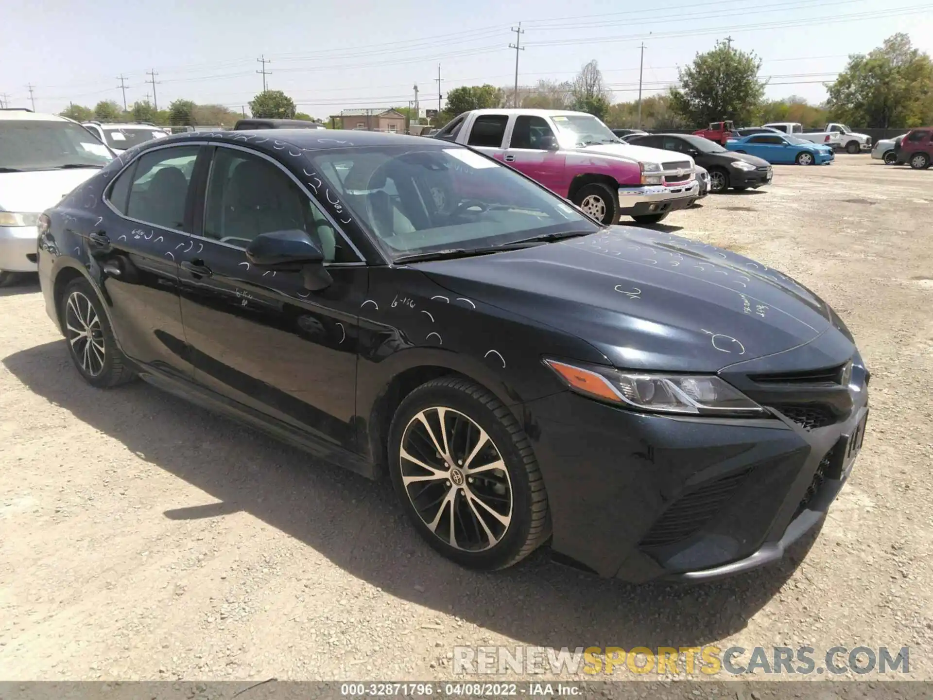 1 Photograph of a damaged car 4T1G11AKXLU360287 TOYOTA CAMRY 2020