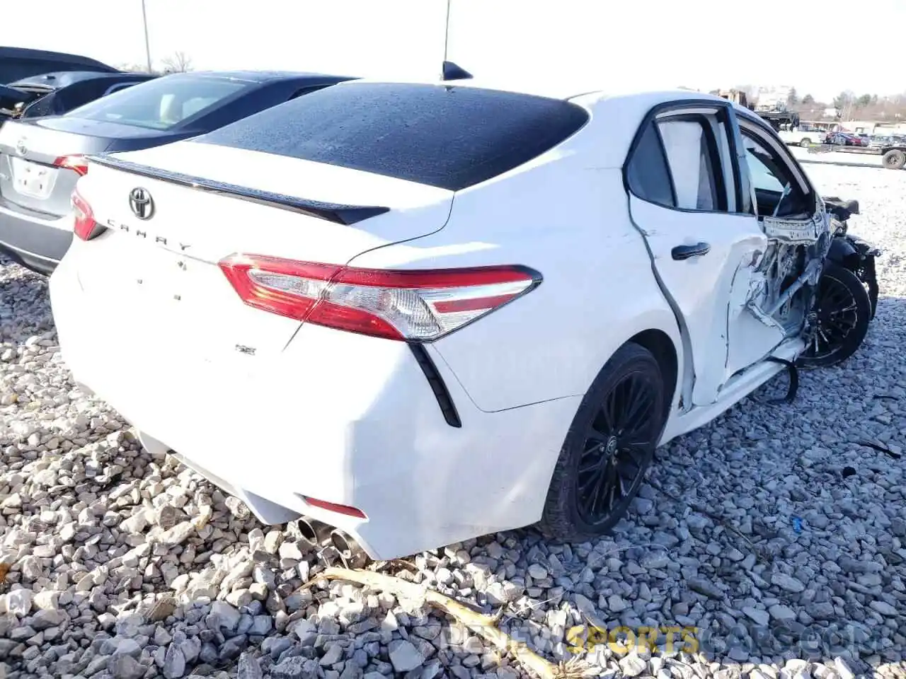 4 Photograph of a damaged car 4T1G11AKXLU381415 TOYOTA CAMRY 2020