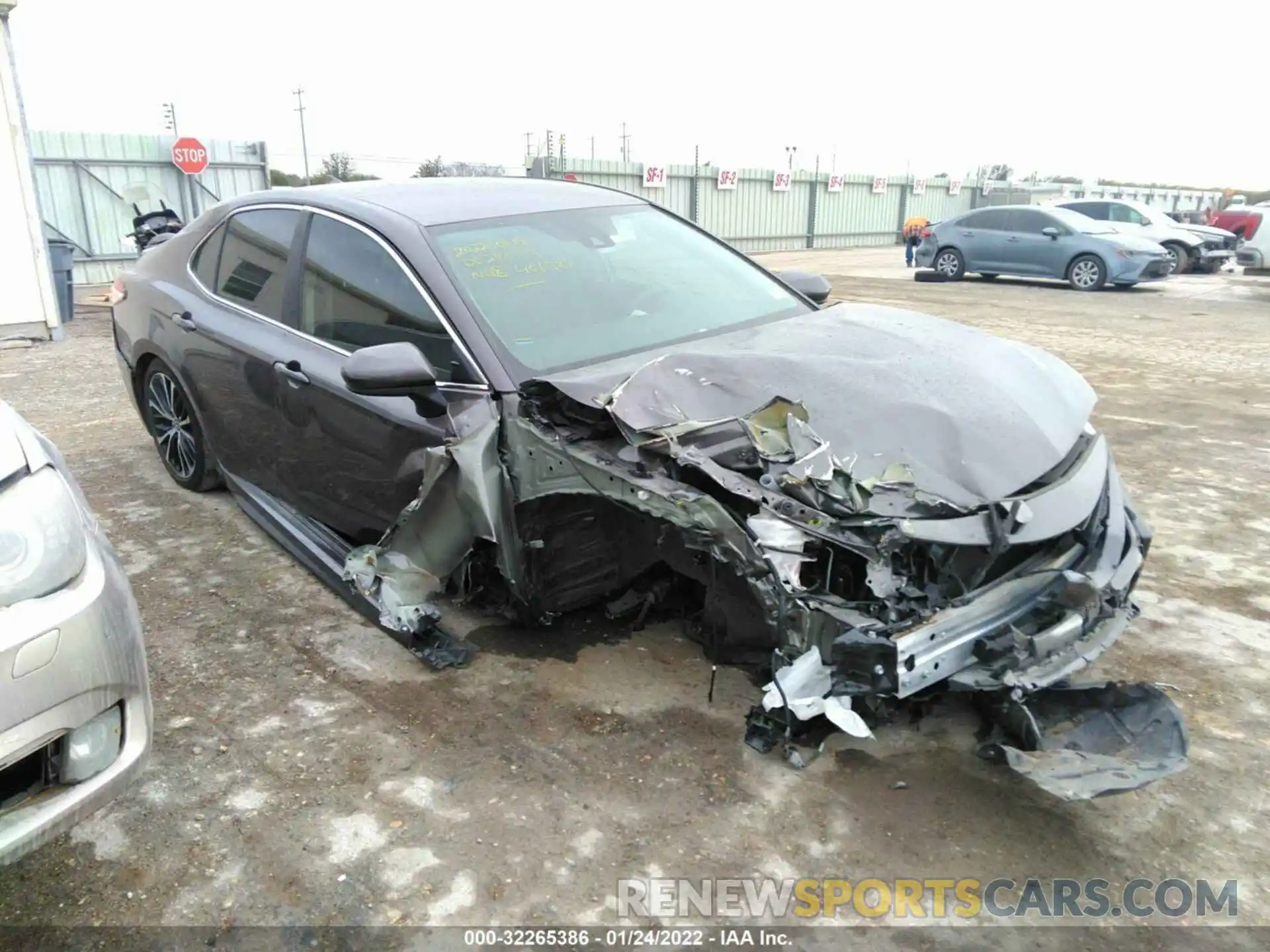 1 Photograph of a damaged car 4T1G11AKXLU401789 TOYOTA CAMRY 2020