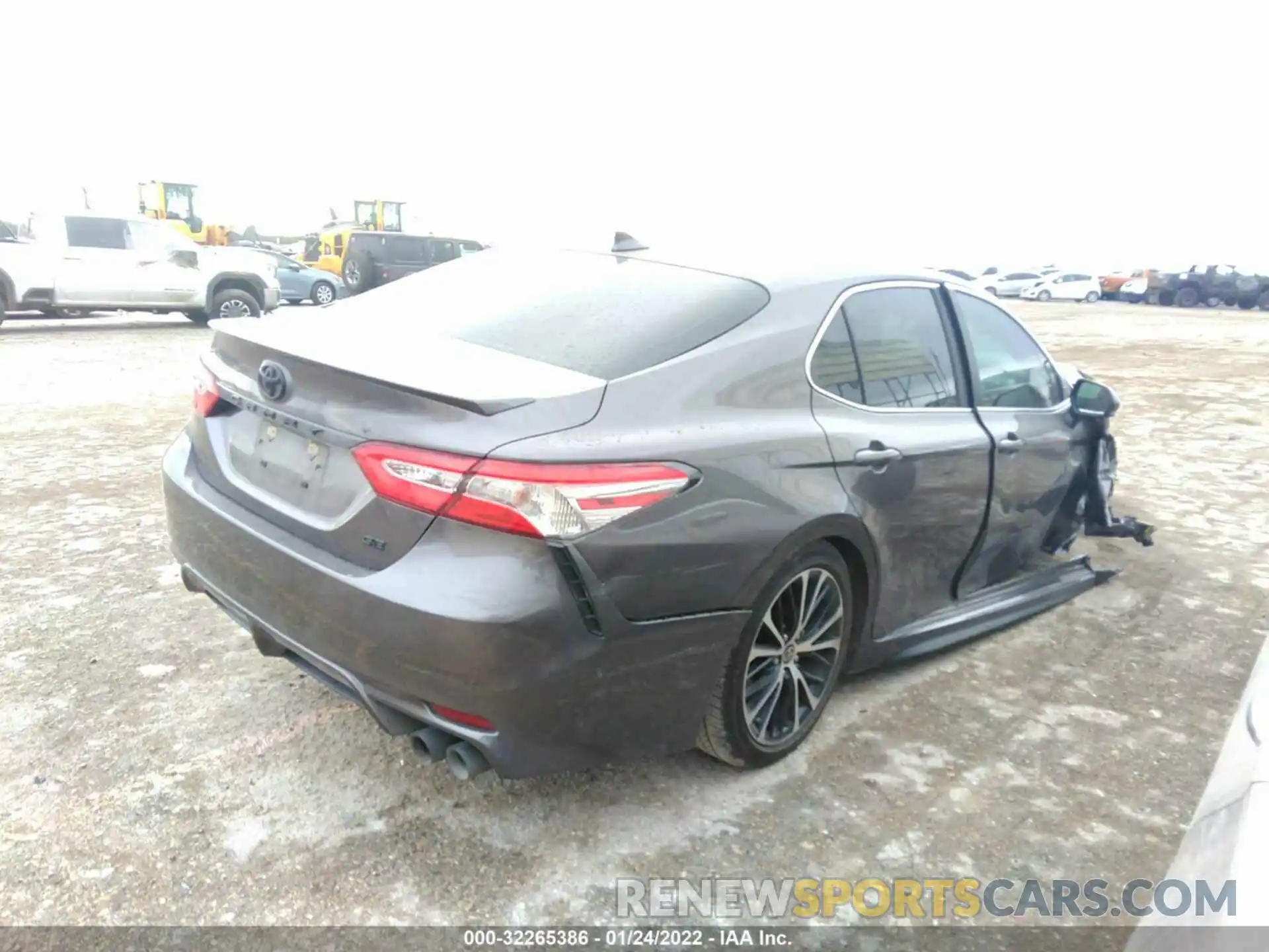 4 Фотография поврежденного автомобиля 4T1G11AKXLU401789 TOYOTA CAMRY 2020